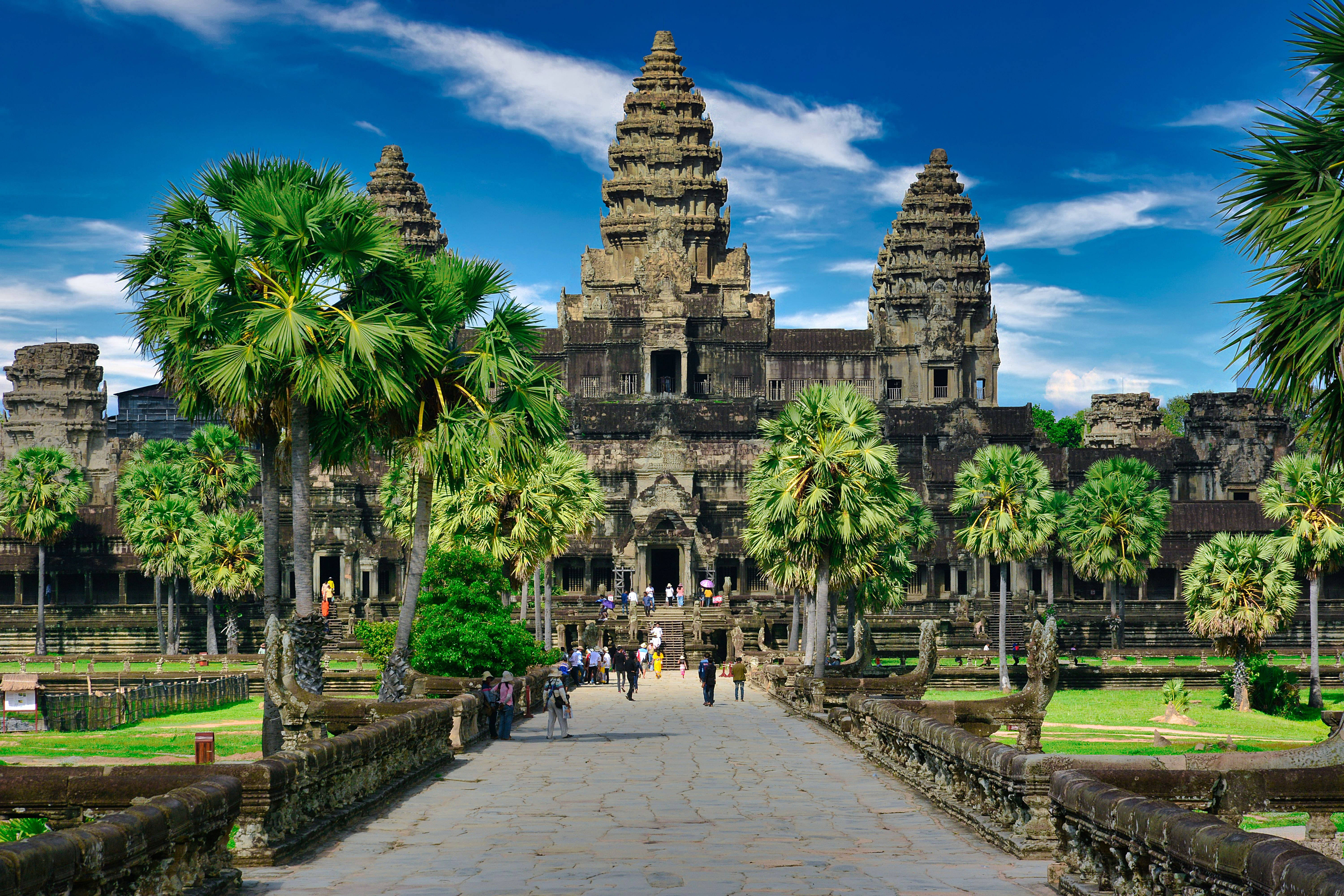 Angkor Wat, blue sky, lush green palm trees, 5K Desktop Wallpaper