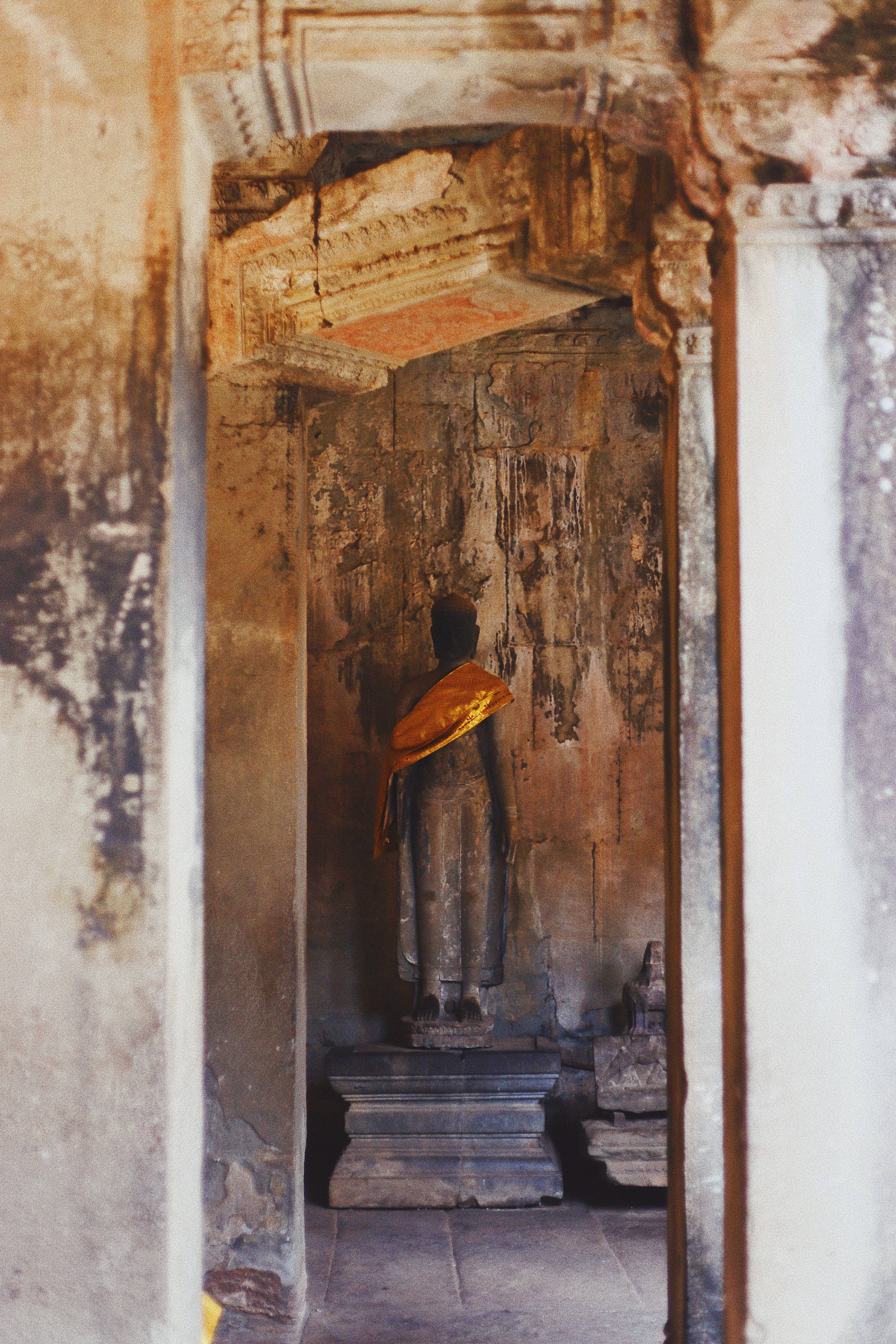 Angkor Wat, ruins, interior, 2K Phone Wallpaper