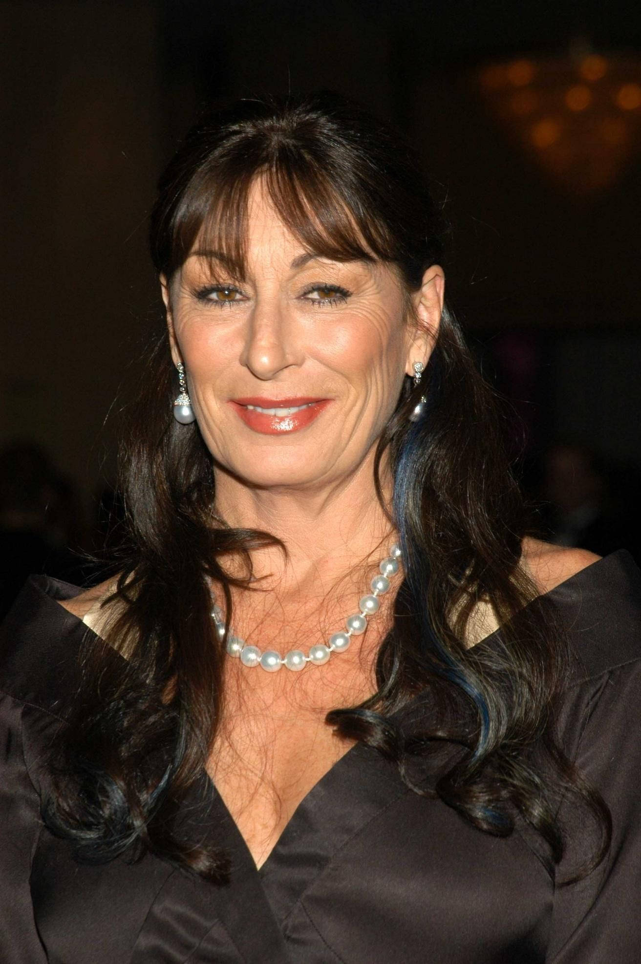 Anjelica Huston, 18th American Cinematheque Gala, black satin dress, Full HD Phone Wallpaper