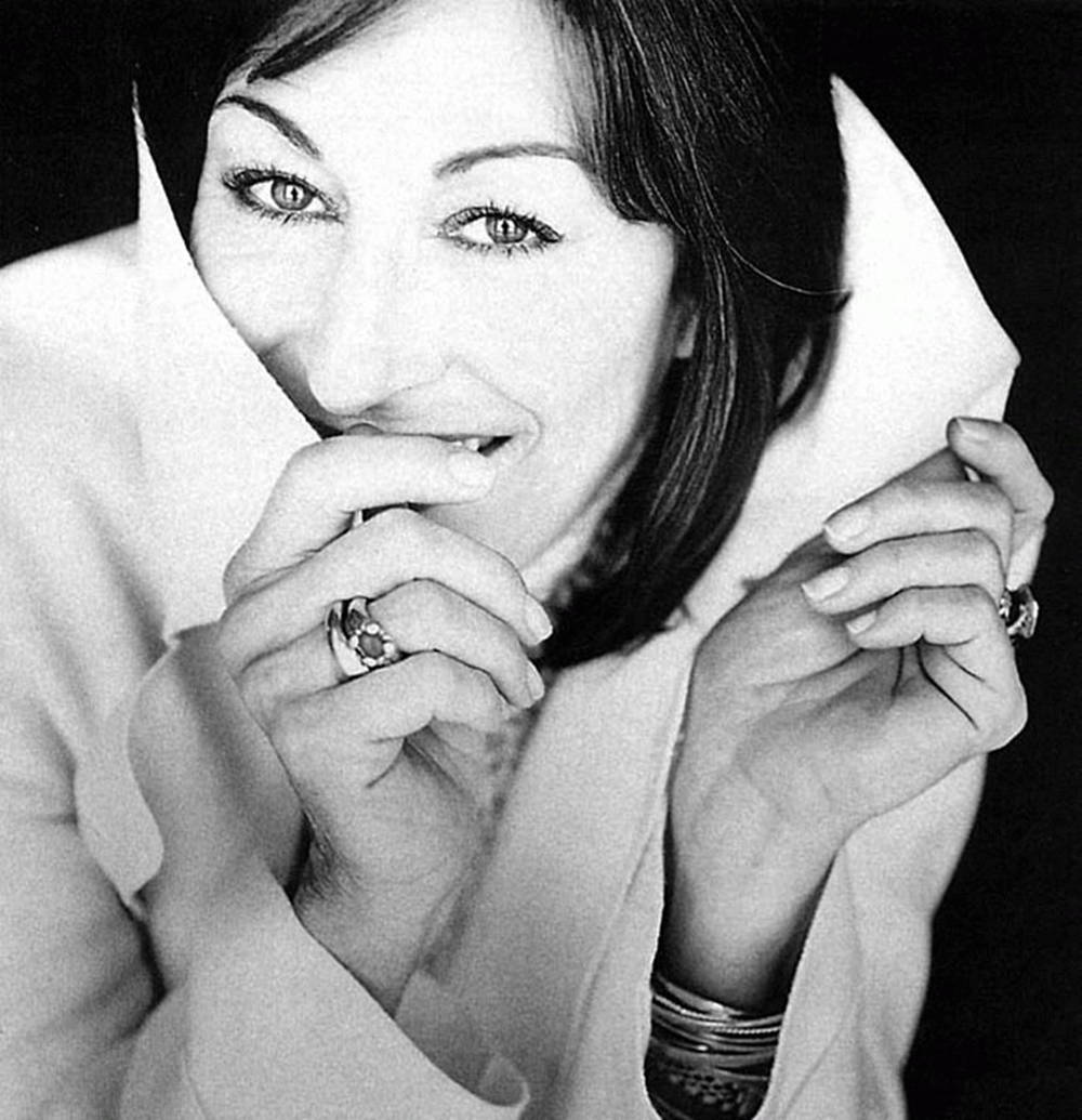 Anjelica Huston, black and white portrait, dark hair, SD Phone Wallpaper