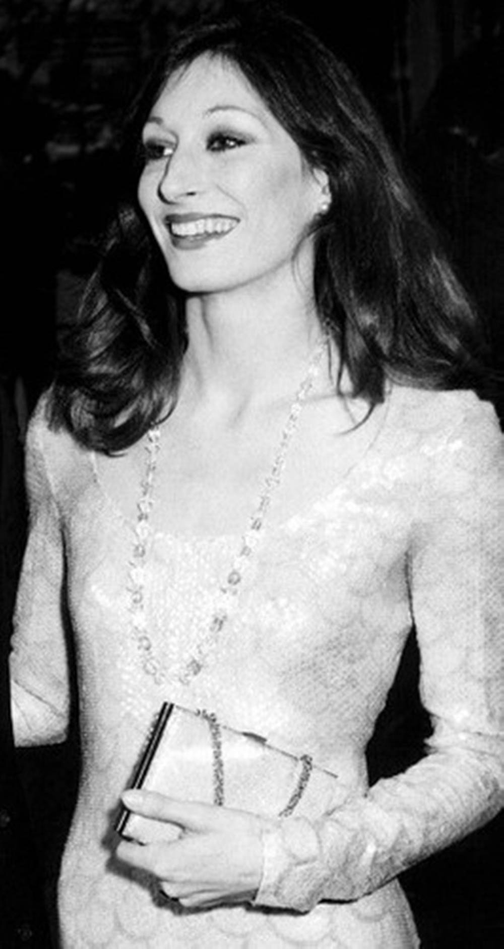 Anjelica Huston, 1974 Academy Awards, textured dress, HD Phone Wallpaper