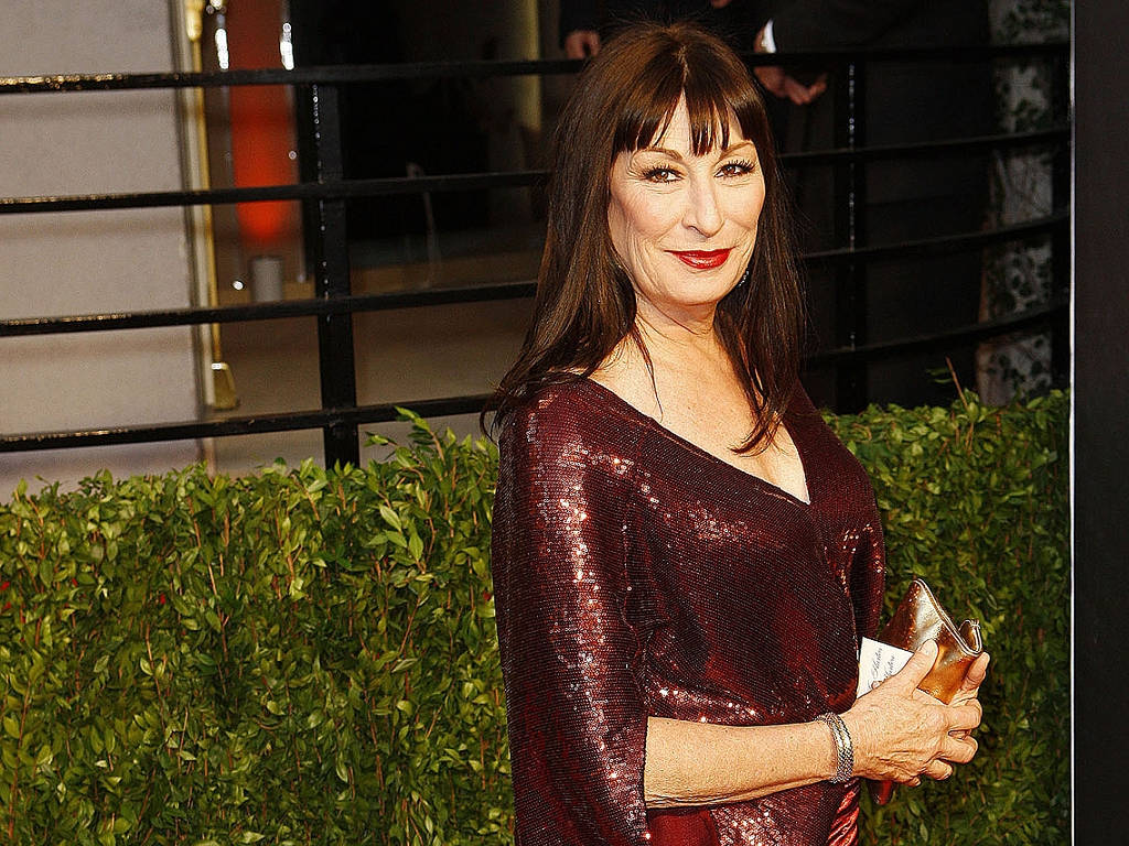 Anjelica Huston, shimmering maroon sequined dress, clutch, SD Desktop Wallpaper