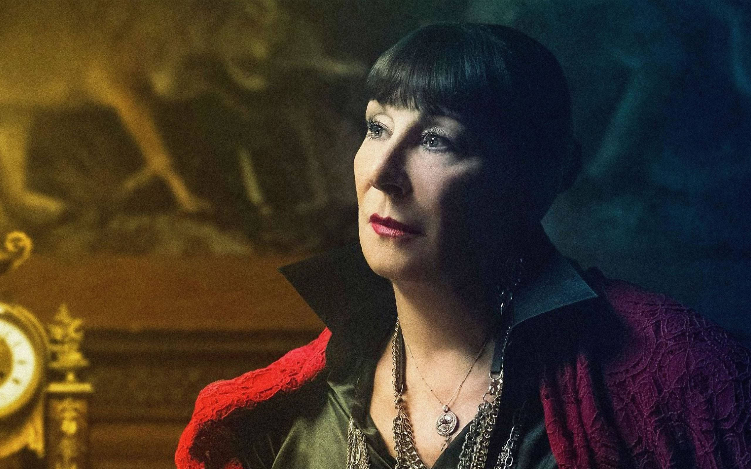 Anjelica Huston, movie character, the director, 2K Desktop Wallpaper
