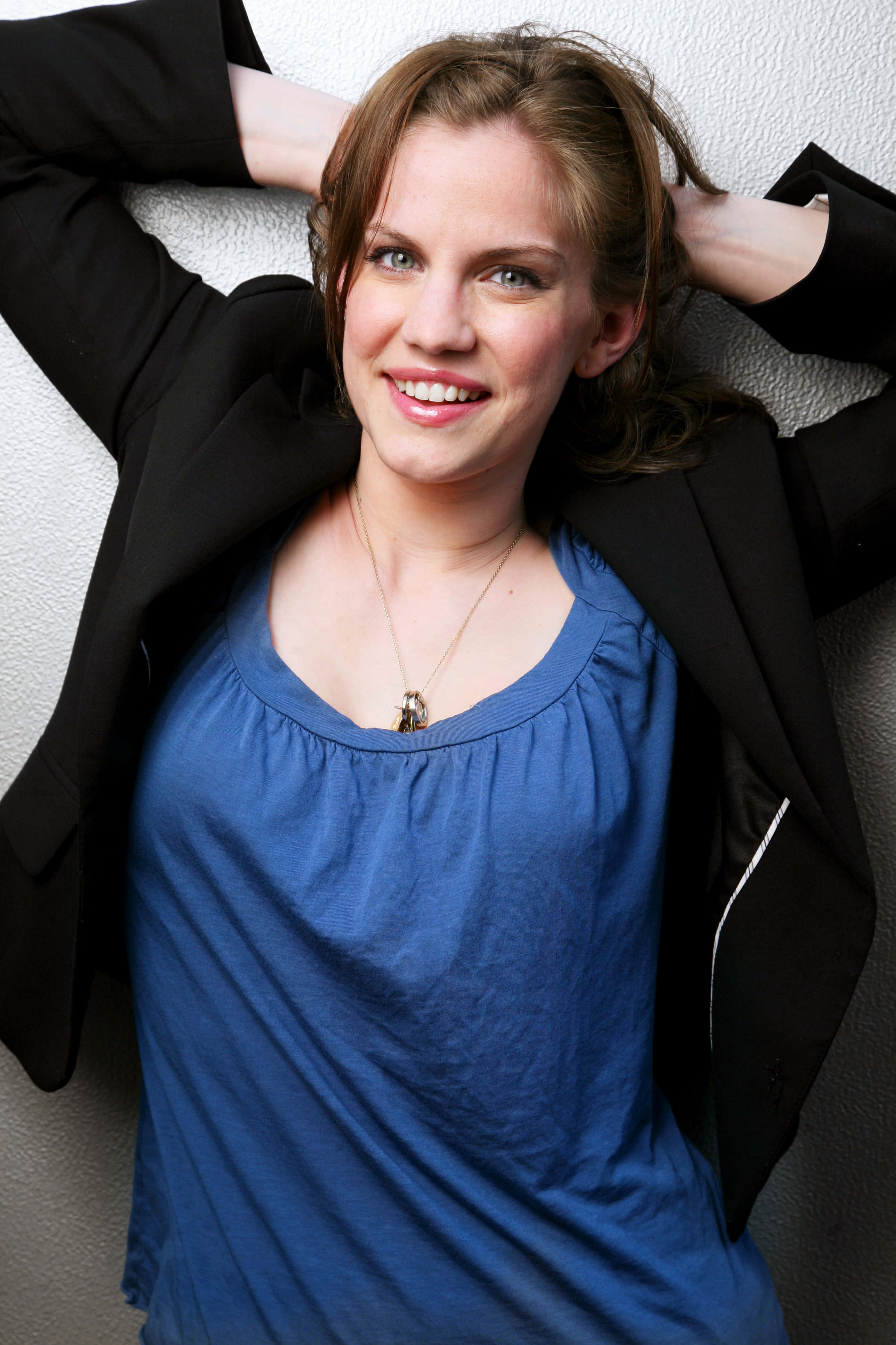 Anna Chlumsky, blue top, black blazer, 4K Phone Wallpaper