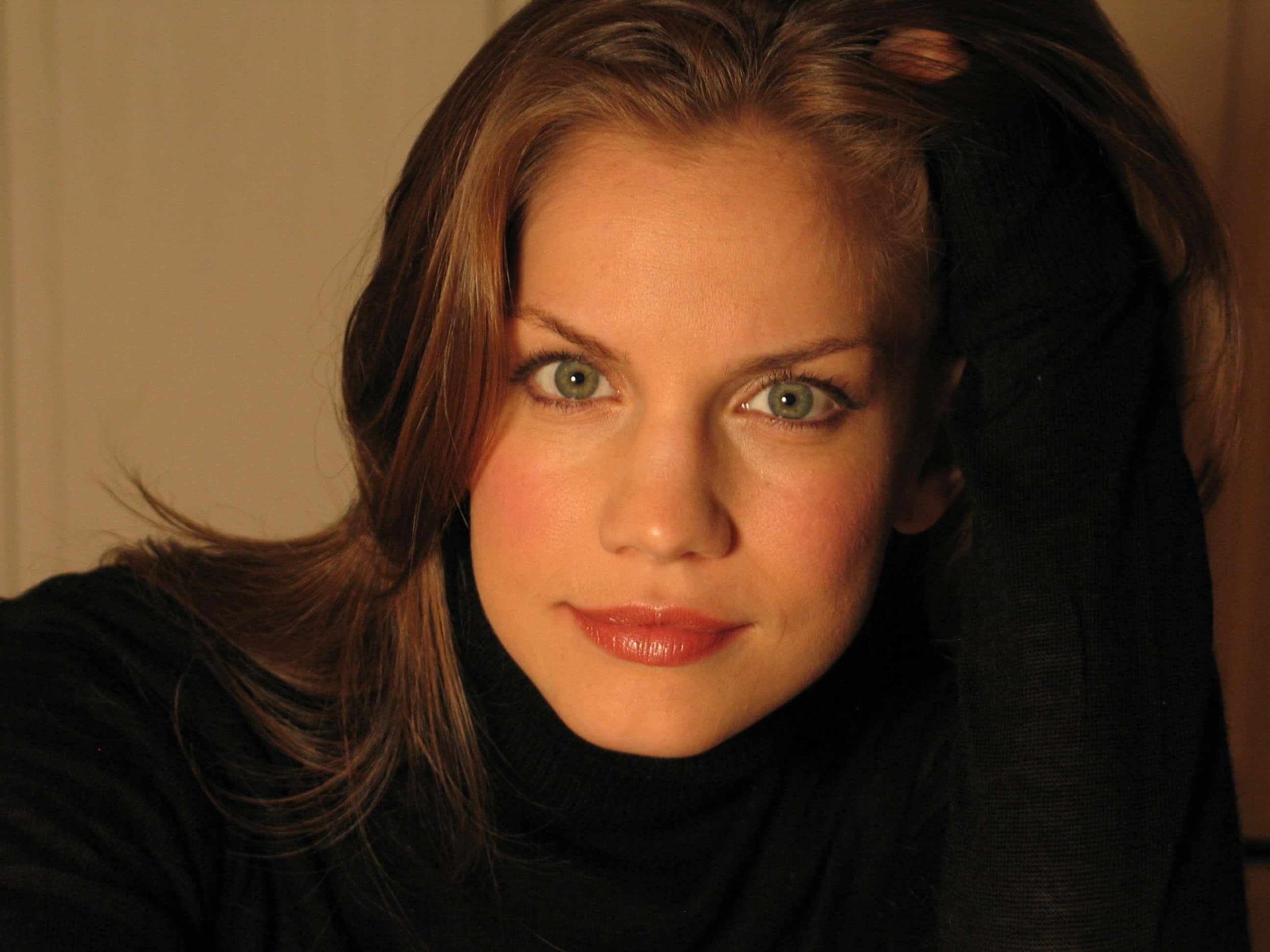 Anna Chlumsky, green eyes, brown hair, 2K Desktop Wallpaper