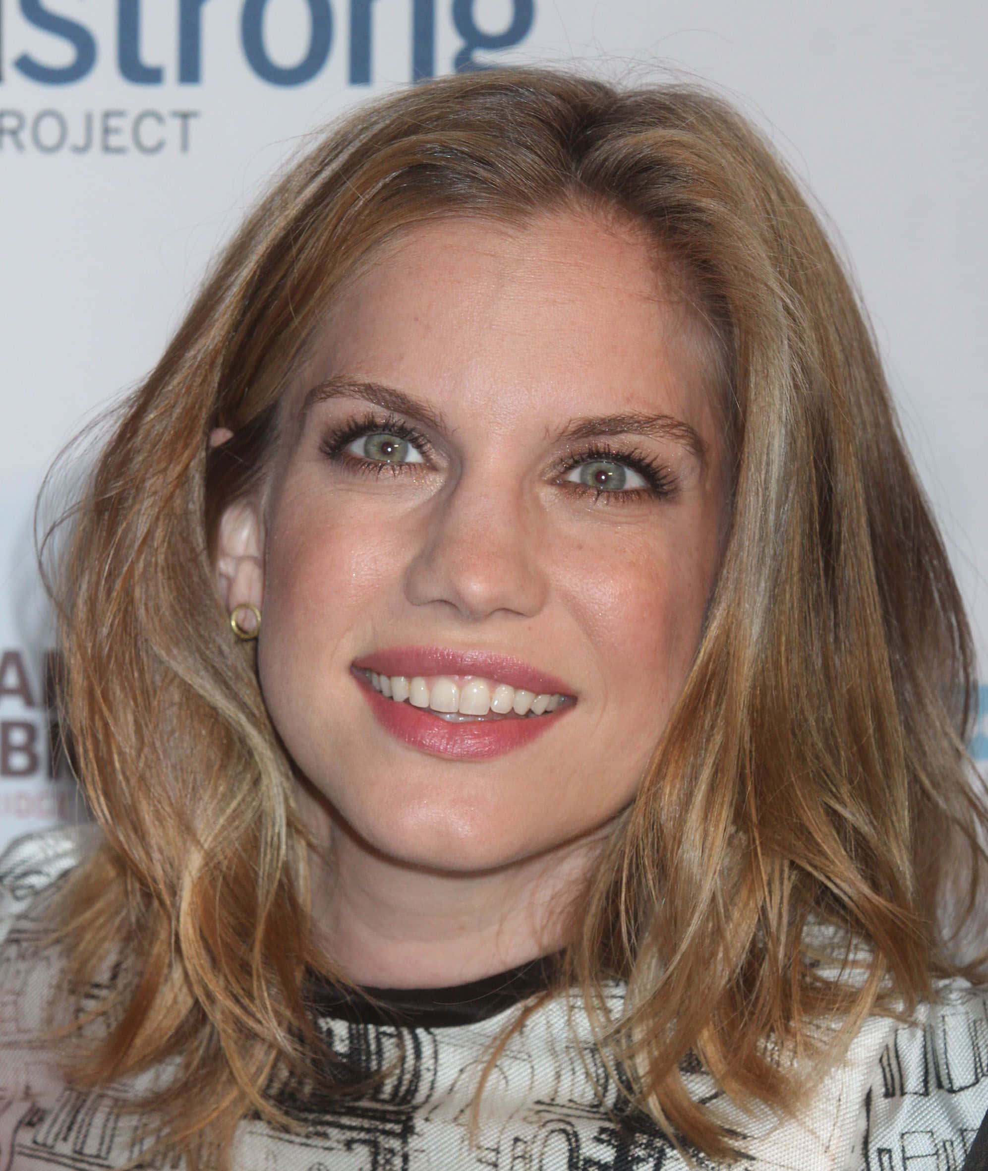 Anna Chlumsky, 1993, wavy blonde hair, Full HD Phone Wallpaper