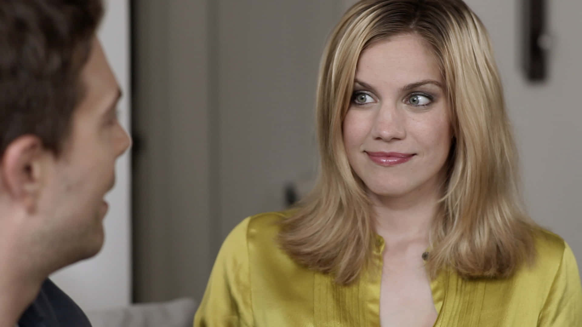Anna Chlumsky, yellow blouse, softly lit indoor setting, Full HD Desktop Wallpaper