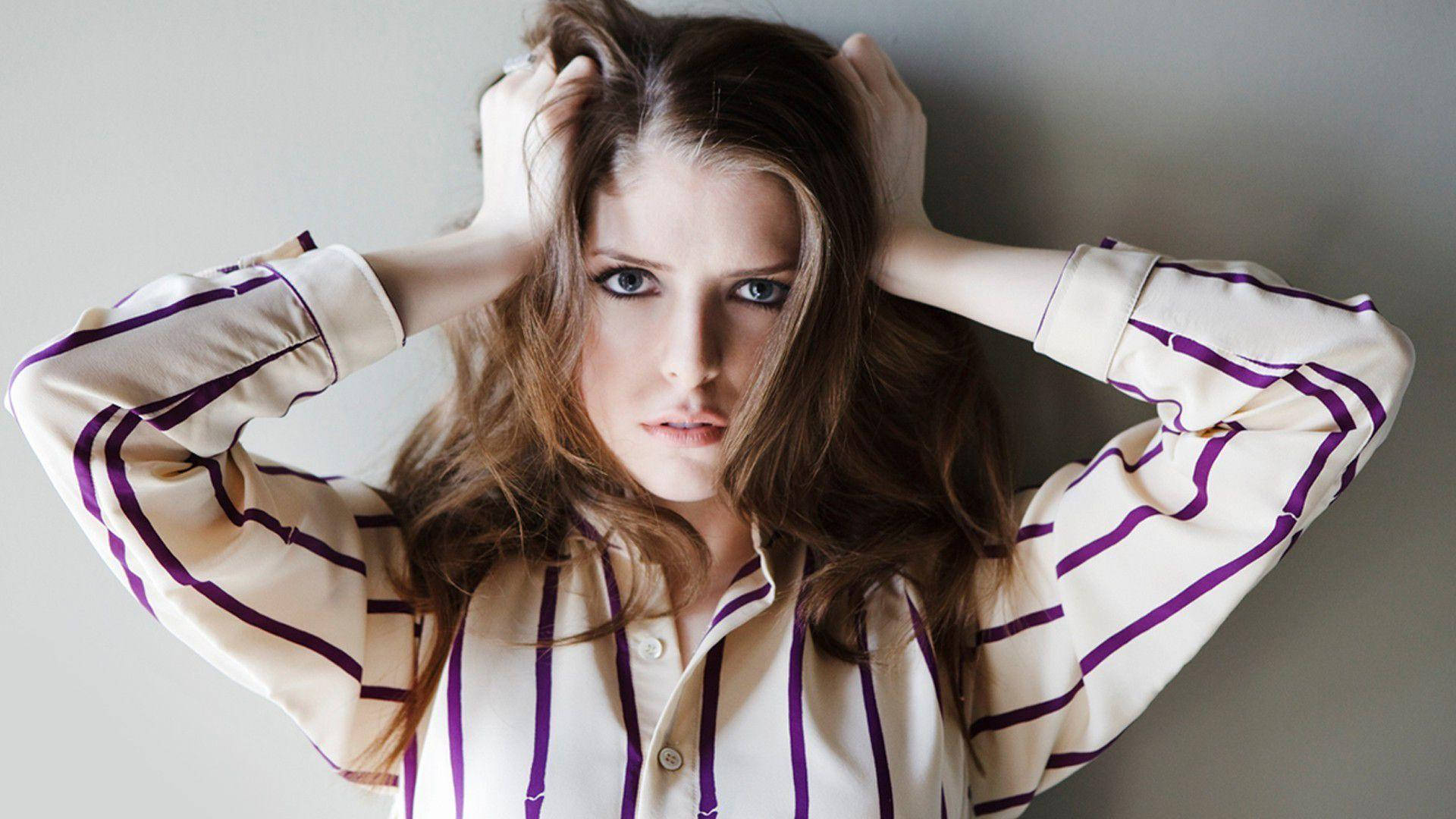 Anna Kendrick, cream and purple striped shirt, long brown hair, Full HD Desktop Wallpaper
