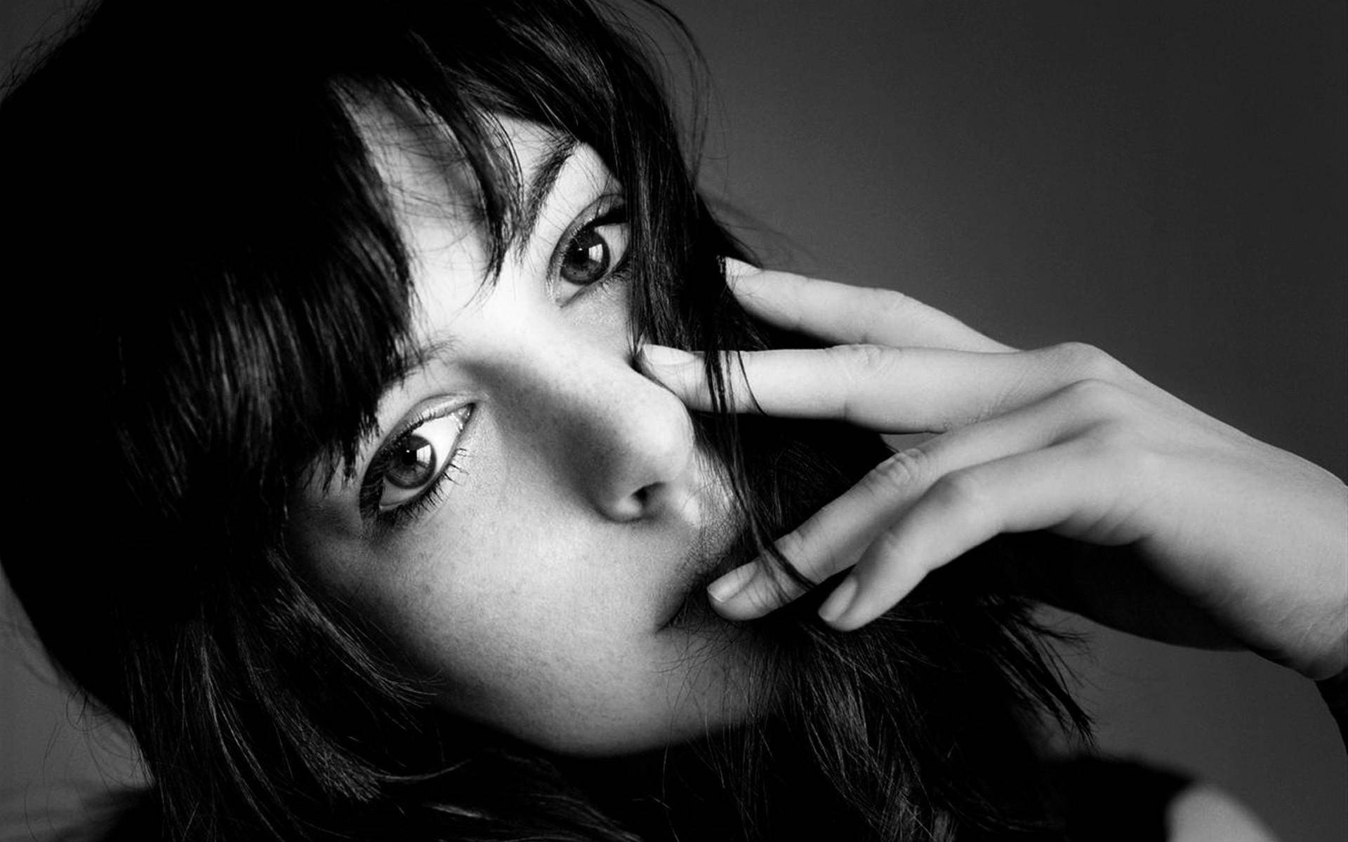 Anne Hathaway, Hollywood Actress, HD Grayscale, Full HD Desktop Wallpaper