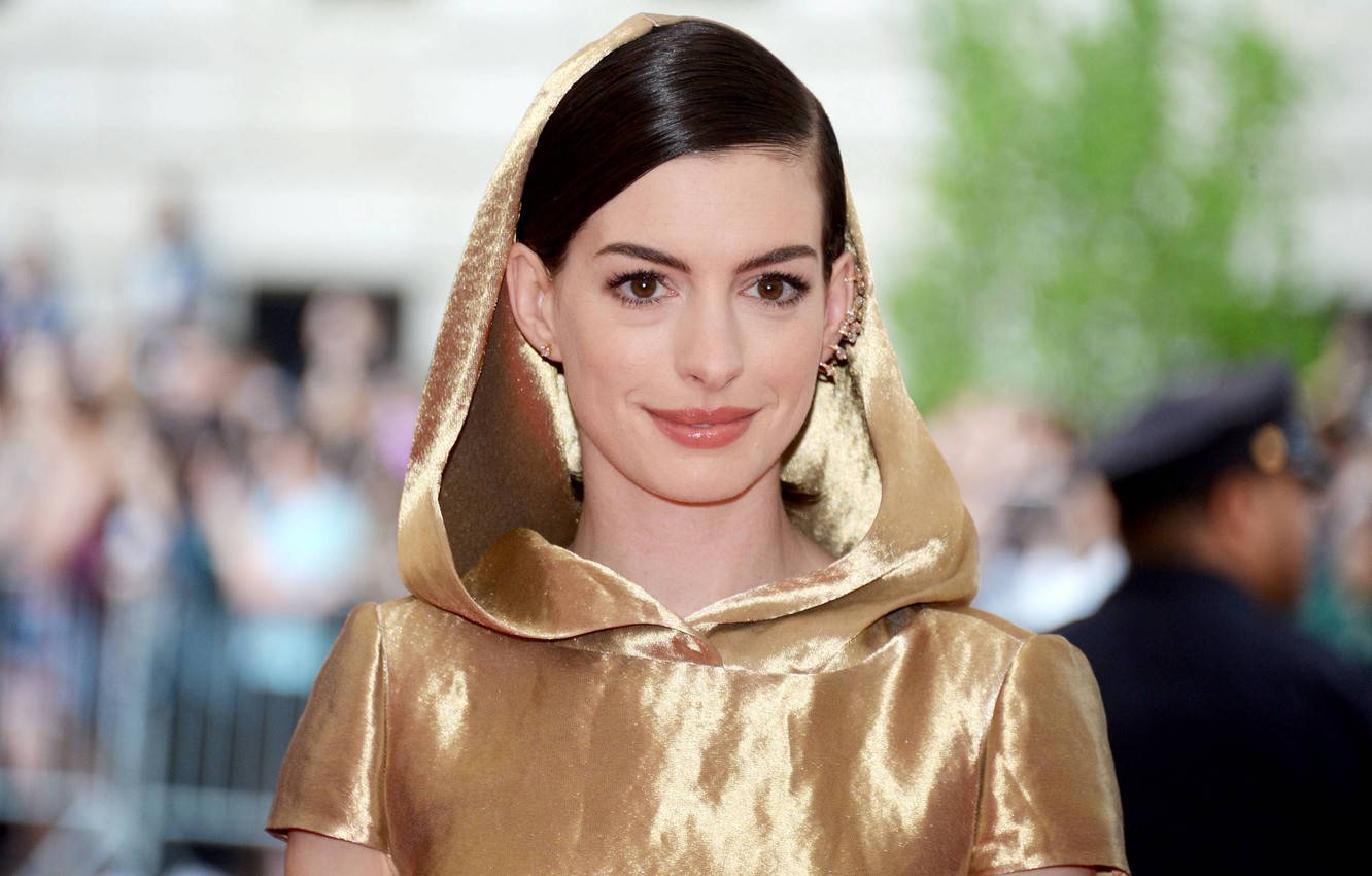 Anne Hathaway, golden robe, shimmering gold hooded gown, HD Desktop Wallpaper