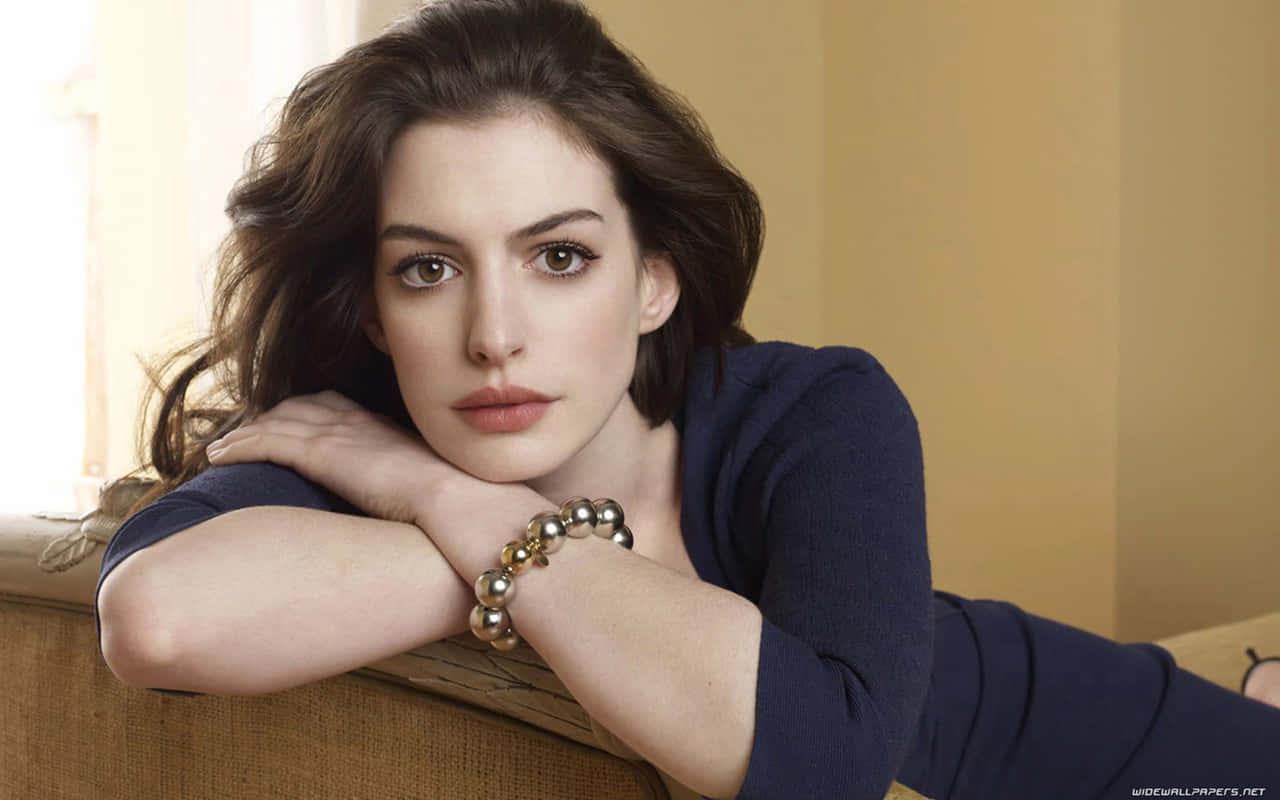 Anne Hathaway, wavy brown hair, navy blue top, HD Desktop Wallpaper
