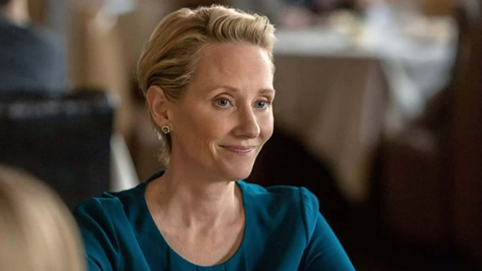 Anne Heche, short blonde hair, teal blouse, HD Desktop Wallpaper