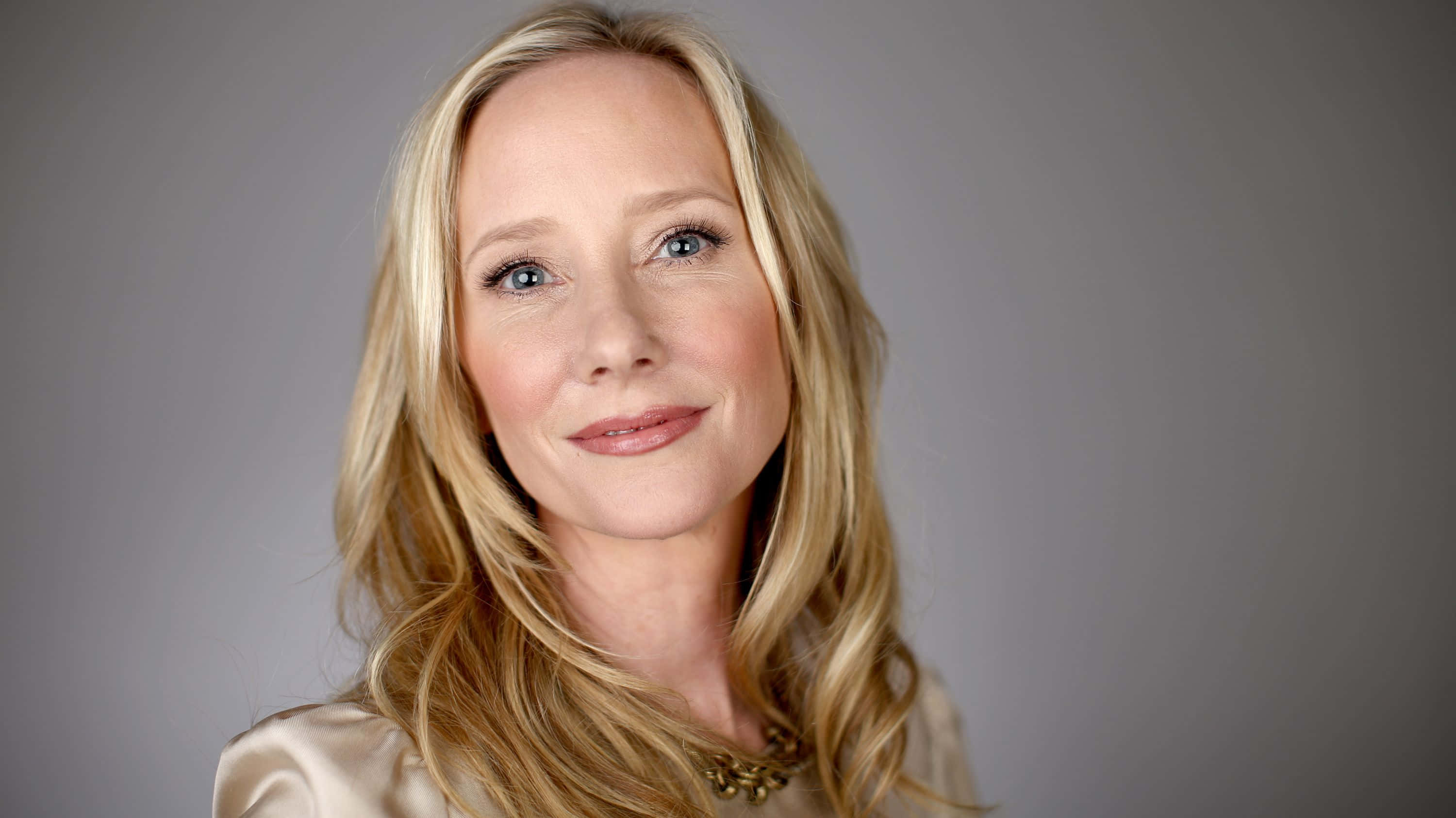 Anne Heche, blonde hair, blue eyes, 2K Desktop Wallpaper