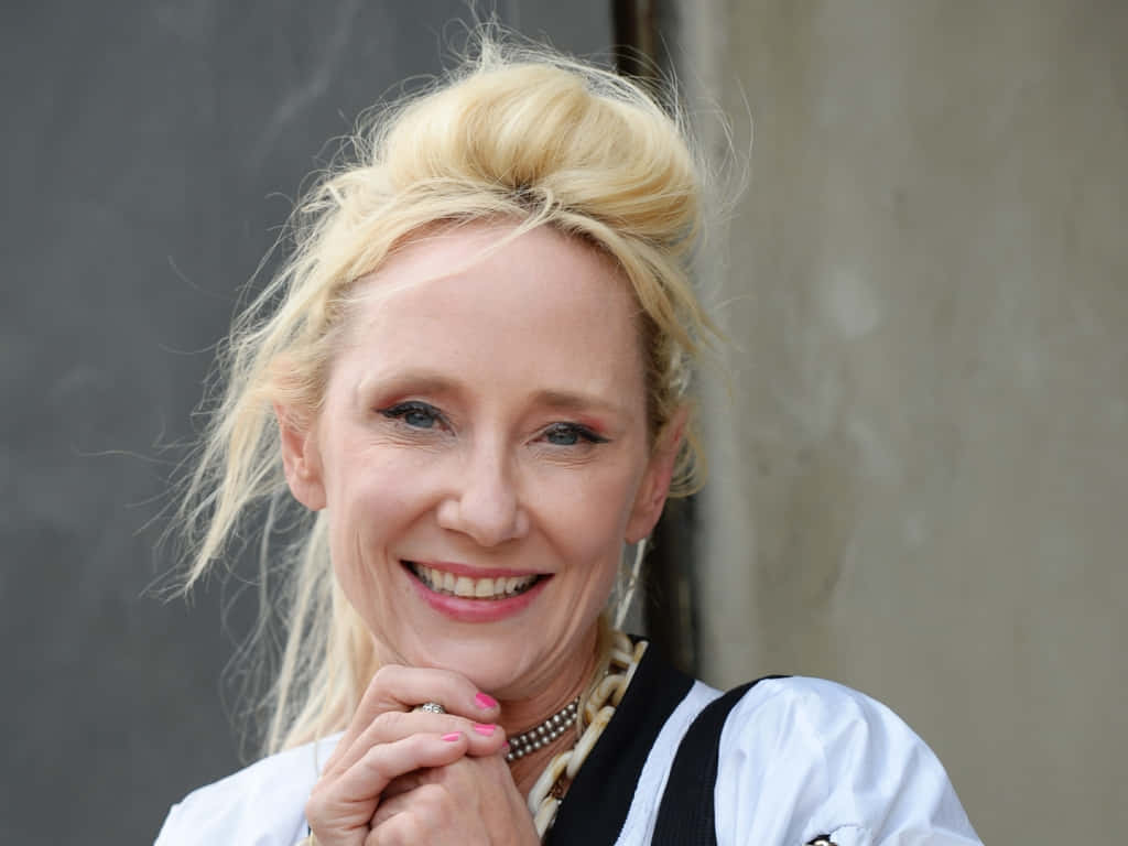Anne Heche, blonde woman, messy bun, SD Desktop Wallpaper
