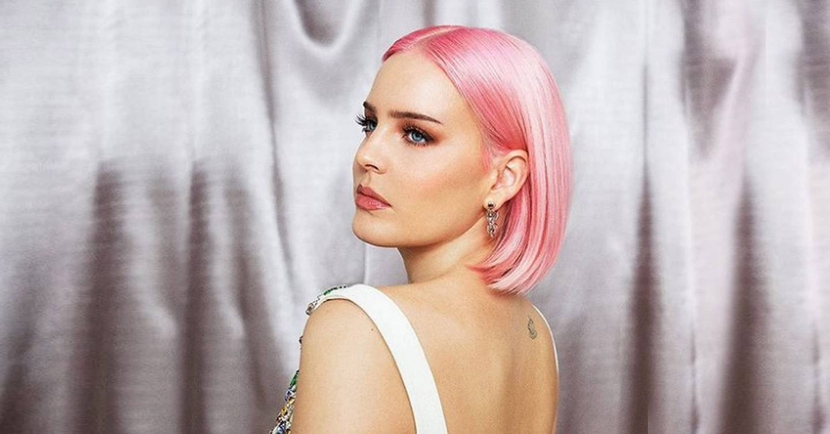 Anne Marie, vibrant pink bob hair, striking blue eyes, 2K Desktop Wallpaper