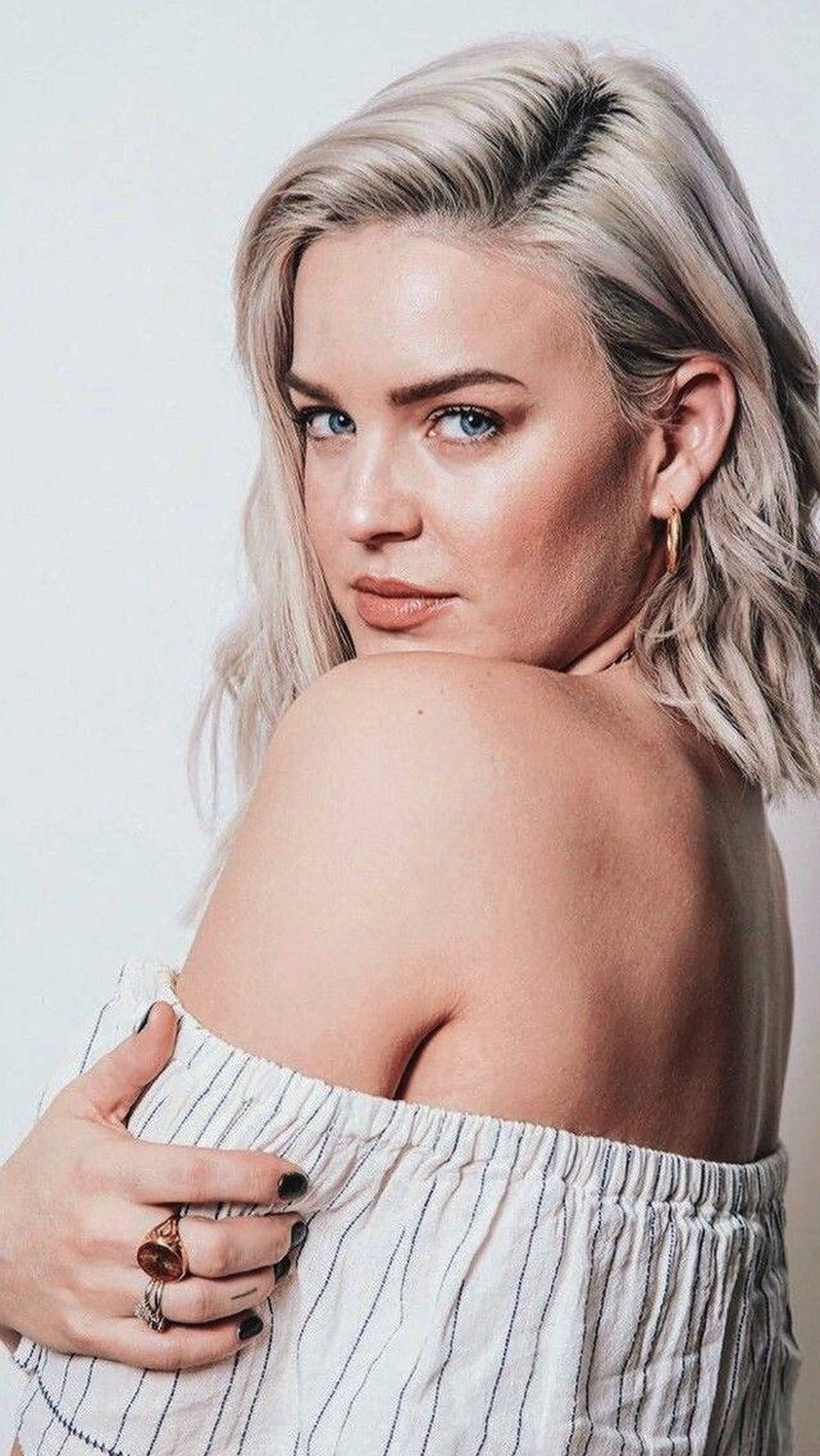 Anne Marie, platinum blonde hair, blue eyes, Full HD Phone Wallpaper
