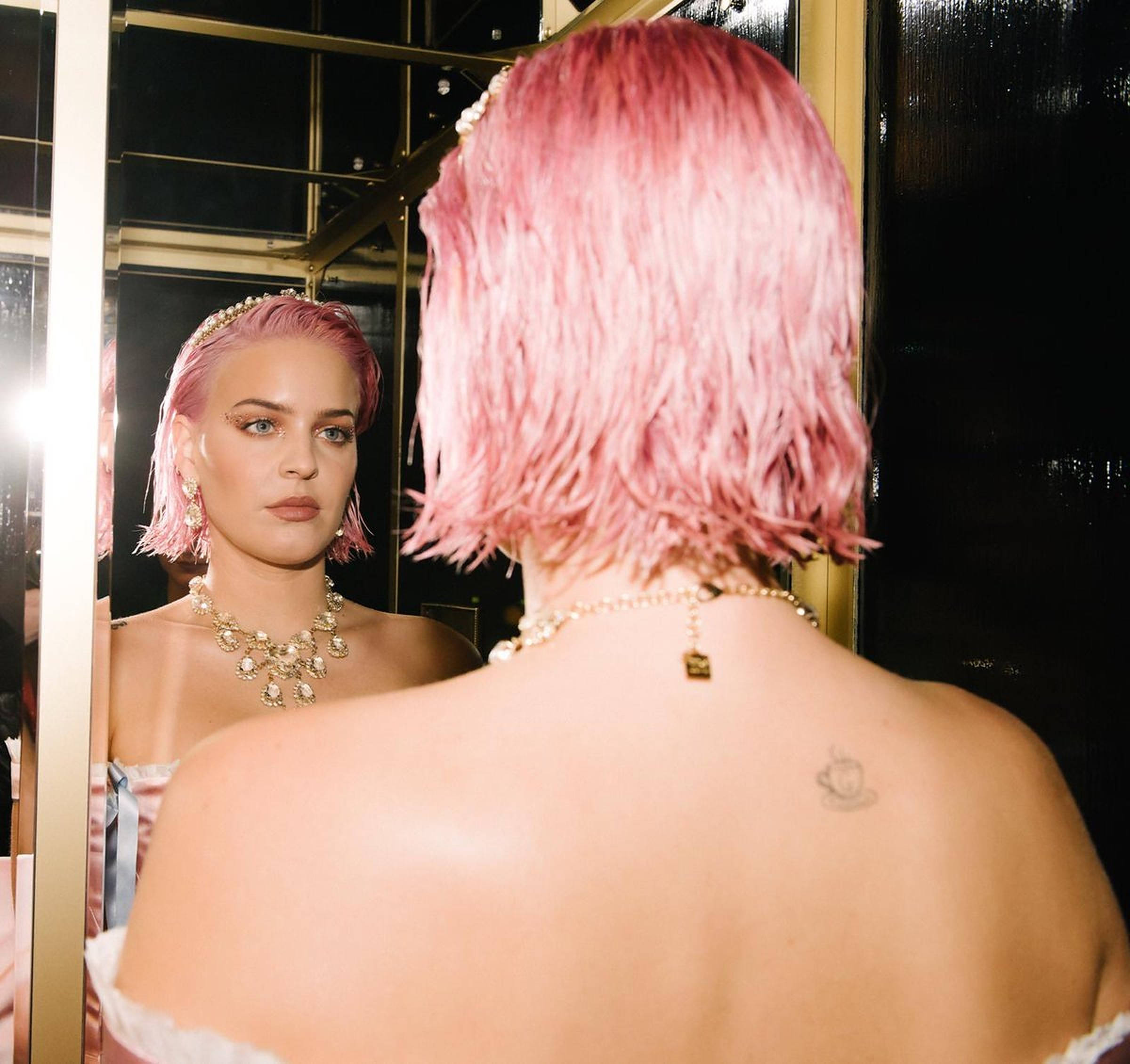 Anne Marie, vibrant pink hair, mirror, Full HD Desktop Wallpaper