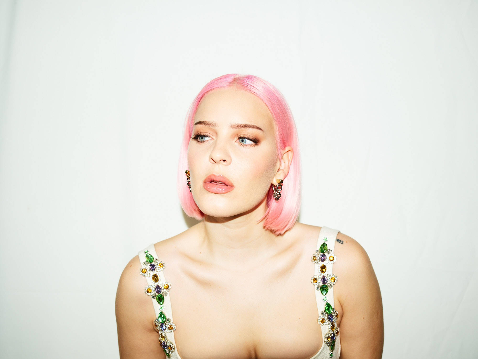 Anne Marie, pink hair, vibrant pink bob hair, Full HD Desktop Wallpaper