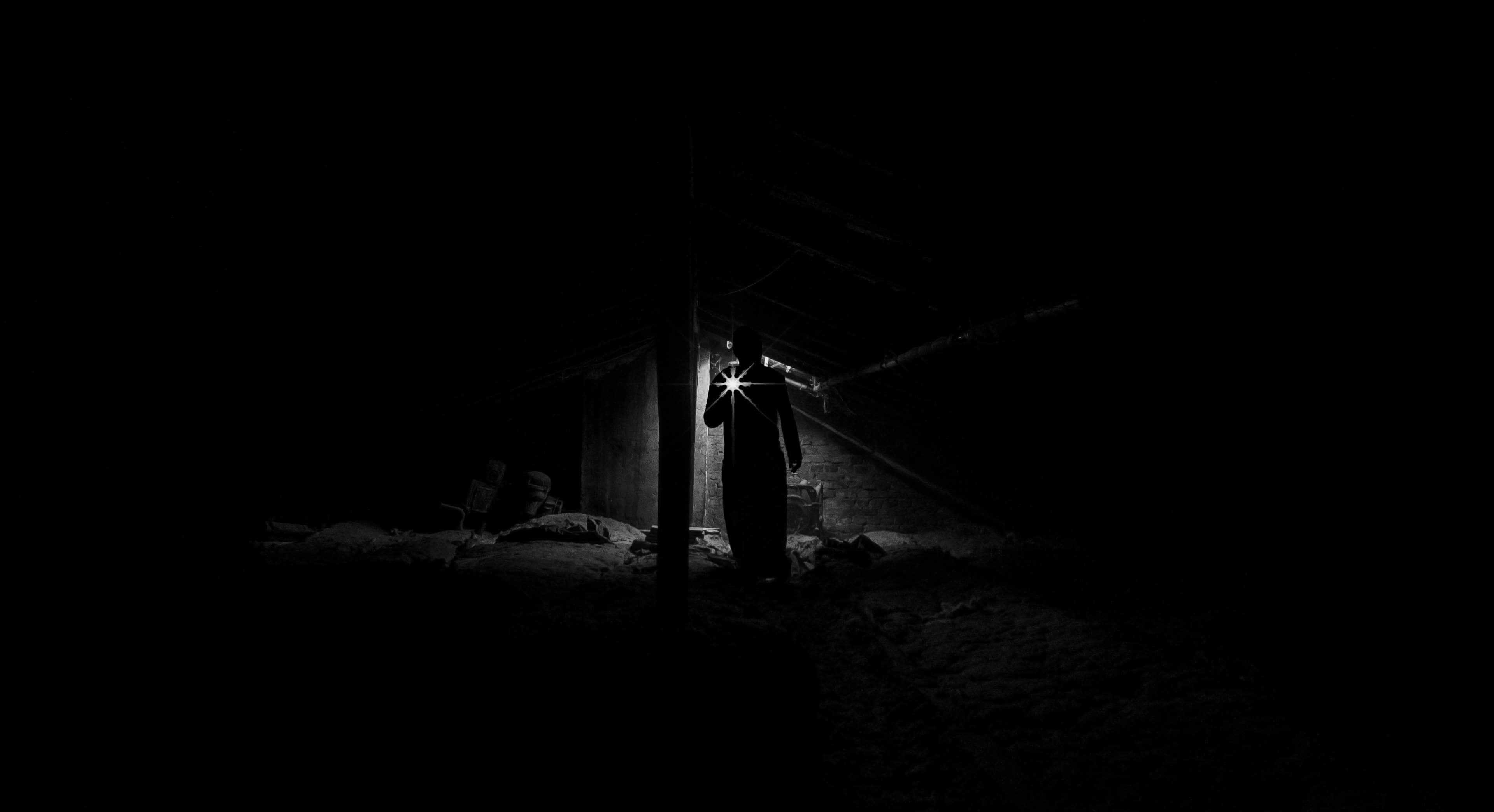 Ansem Seeker Of Darkness, pitch-black attic, flashlight, 4K Desktop Wallpaper