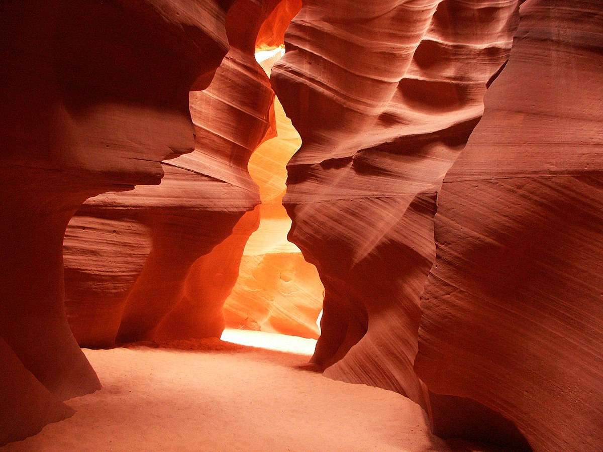 Antelope Canyon, red sandstone walls, sunlight, SD Desktop Wallpaper