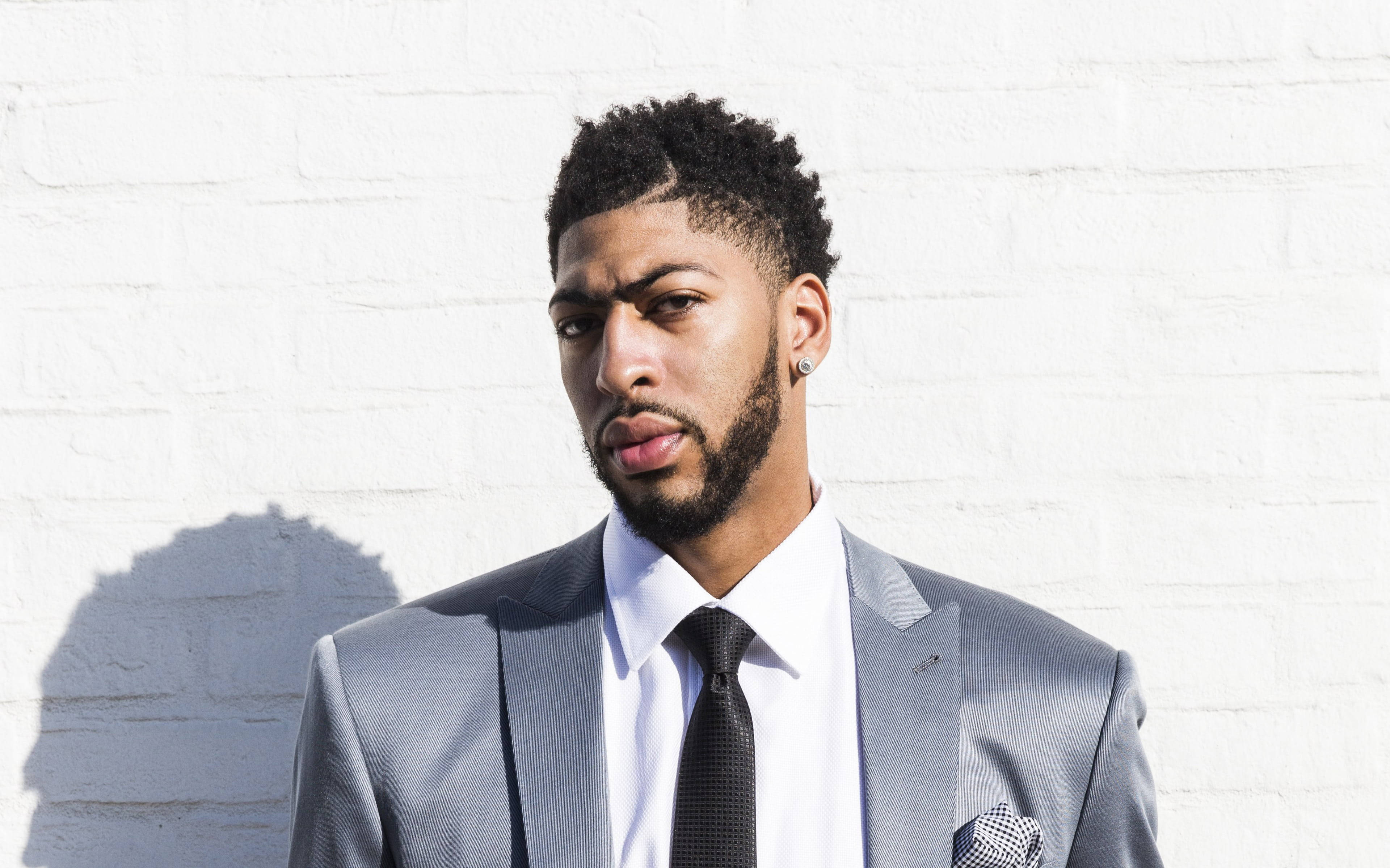 Anthony Davis, grey tuxedo suit, white brick wall, 4K Desktop Wallpaper