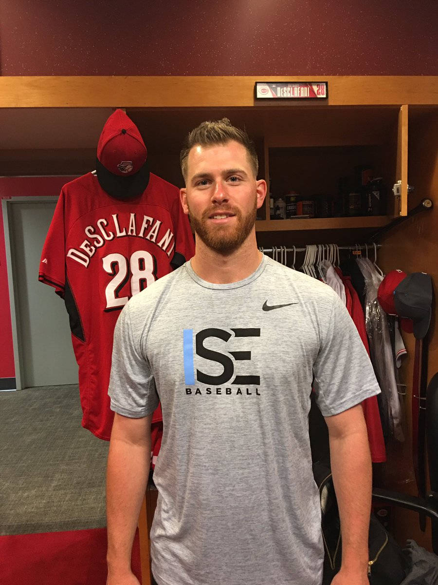 Anthony Desclafani, locker room, red number 28 jersey, SD Phone Wallpaper