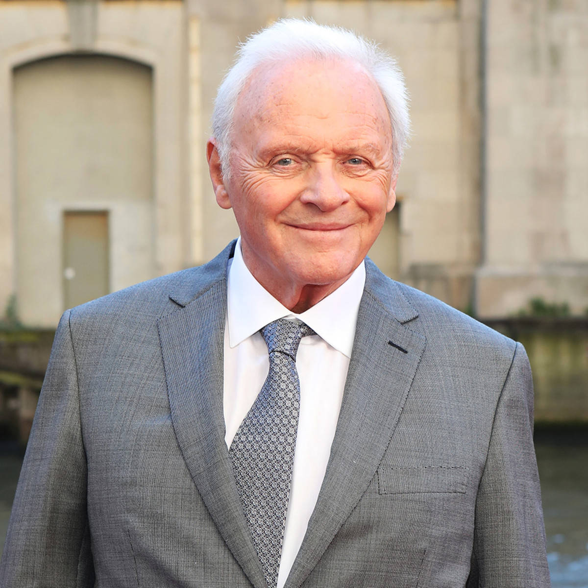 Anthony Hopkins, white hair, gray suit, SD Desktop Wallpaper