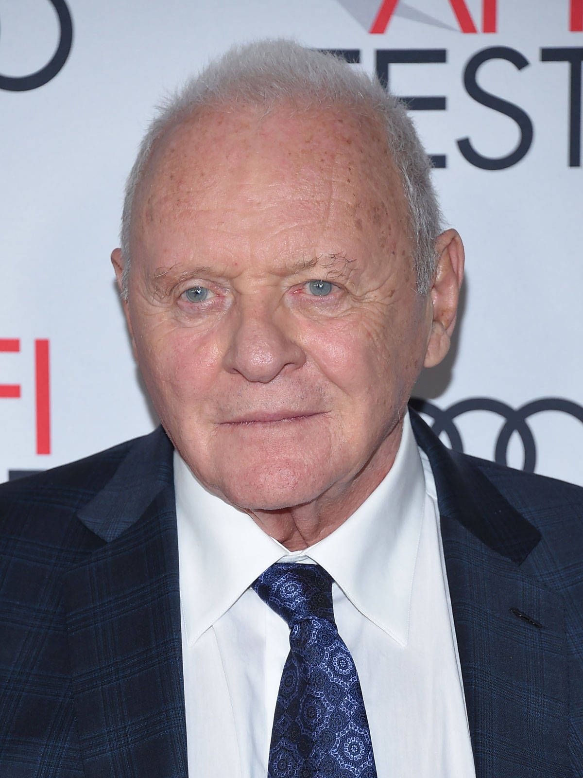 Anthony Hopkins, dark plaid suit, patterned tie, HD Phone Wallpaper