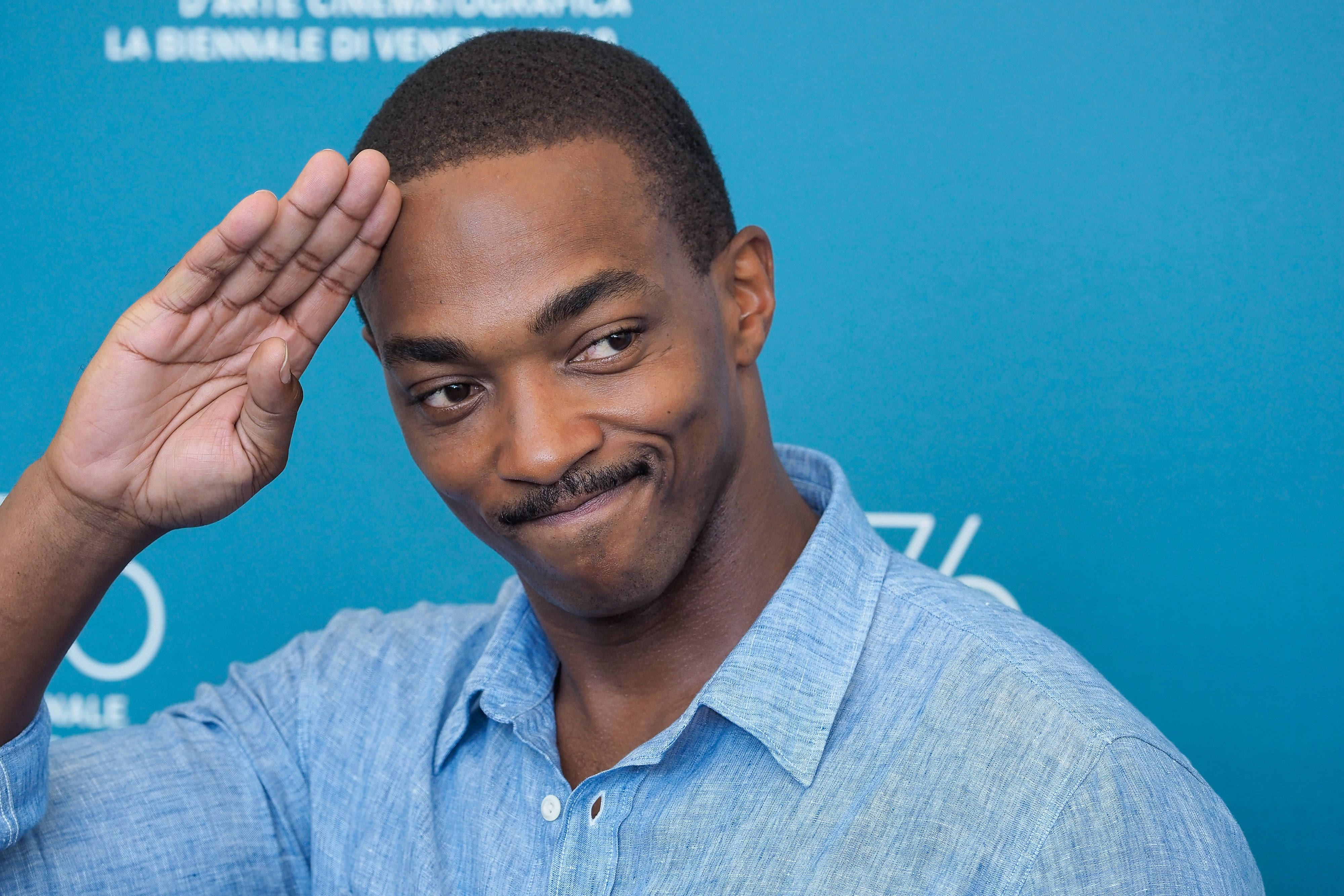 Anthony Mackie, blue shirt, solid blue background, 4K Desktop Wallpaper