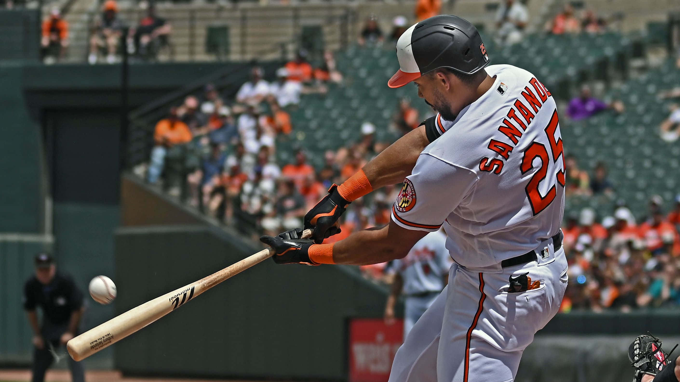 Anthony Santander, white uniform, bat, 2K Desktop Wallpaper
