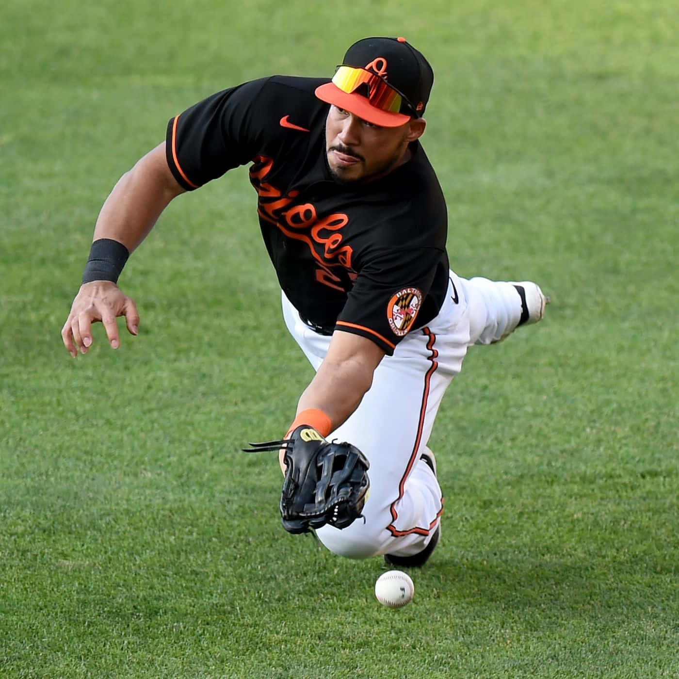Anthony Santander, black and orange uniform, green grass, HD Desktop Wallpaper