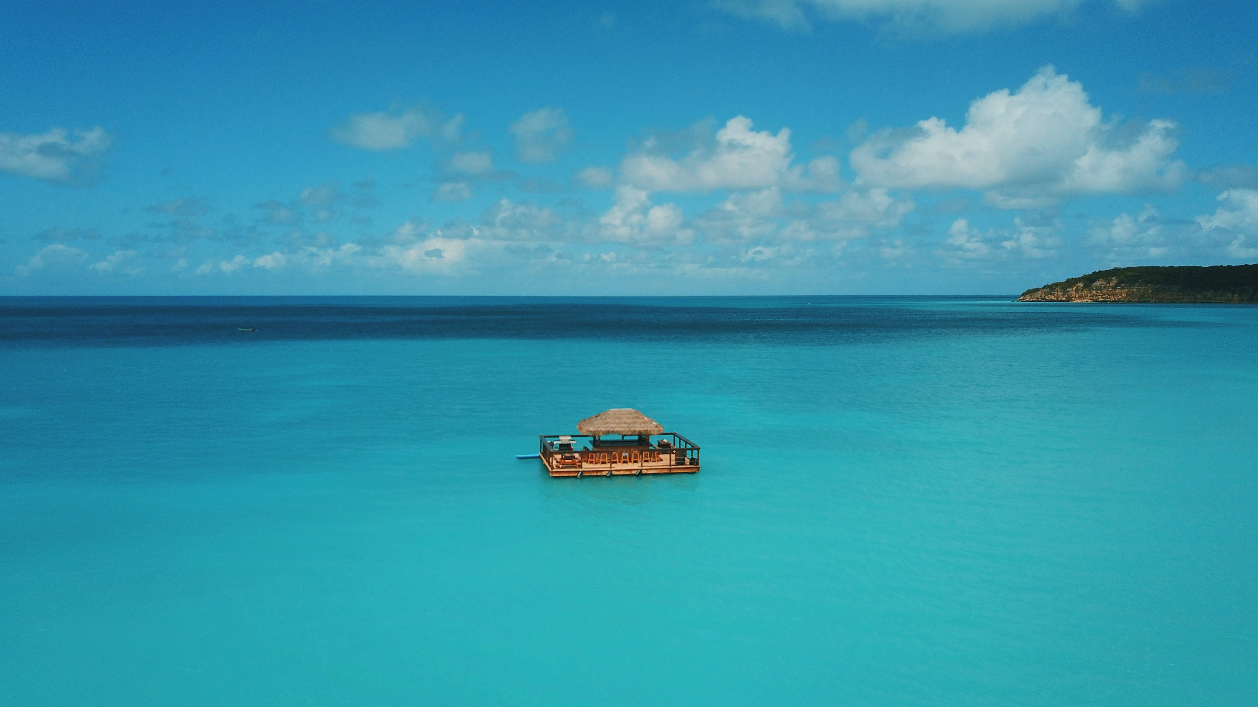 floating bar, Antigua And Barbuda, thatched roof, 4K Desktop Wallpaper