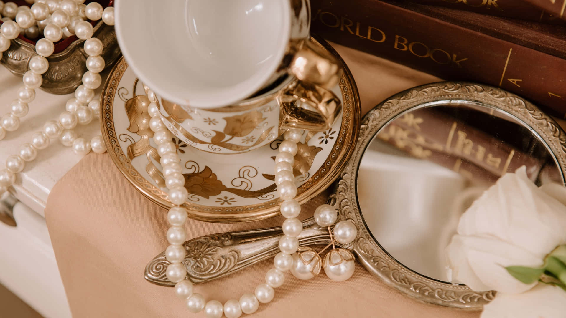 vintage tea cup and saucer, gold patterns, pearls, Full HD Desktop Wallpaper