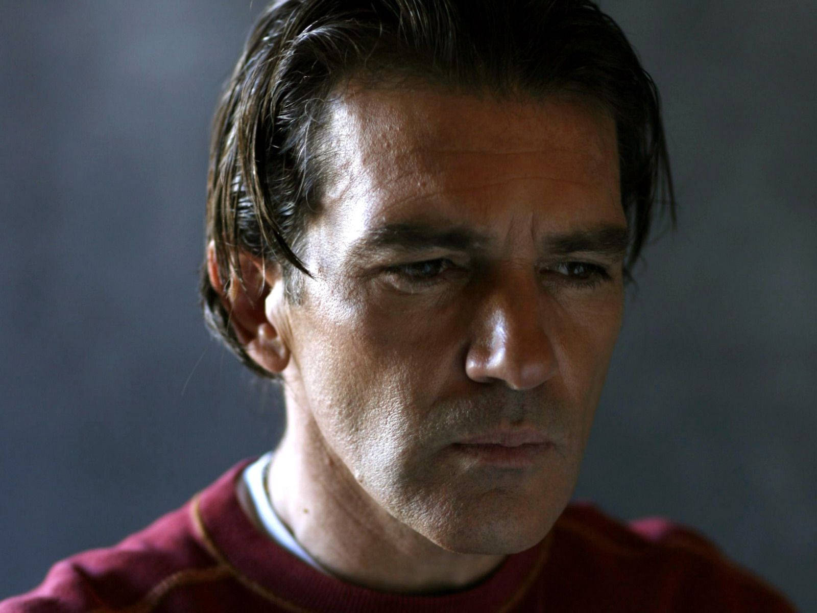 Antonio Banderas, red sweater, muted gray background, HD Desktop Wallpaper