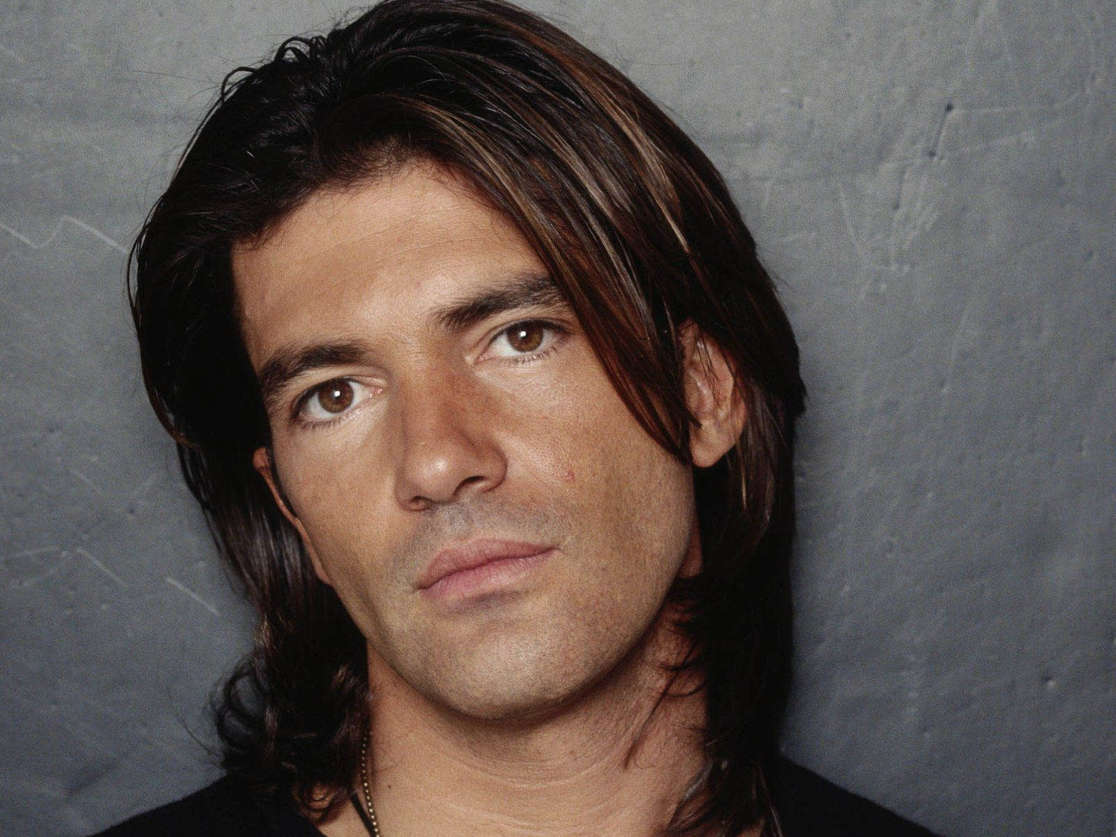 Antonio Banderas, long dark hair, intense gaze, HD Desktop Wallpaper