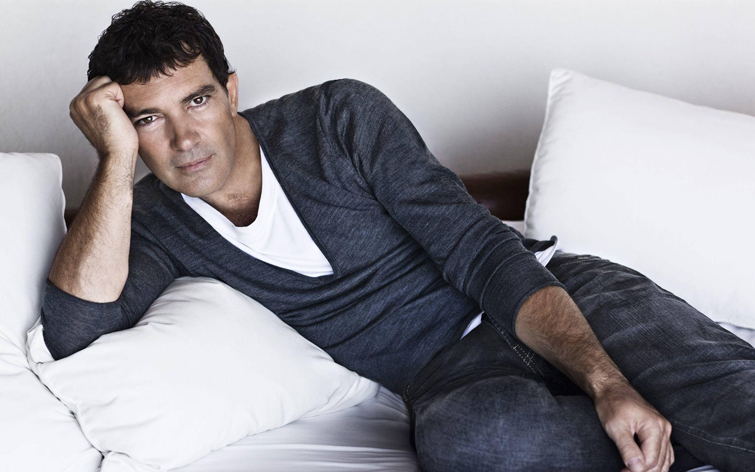 Antonio Banderas, Spanish Singer, dark hair, 2K Desktop Wallpaper