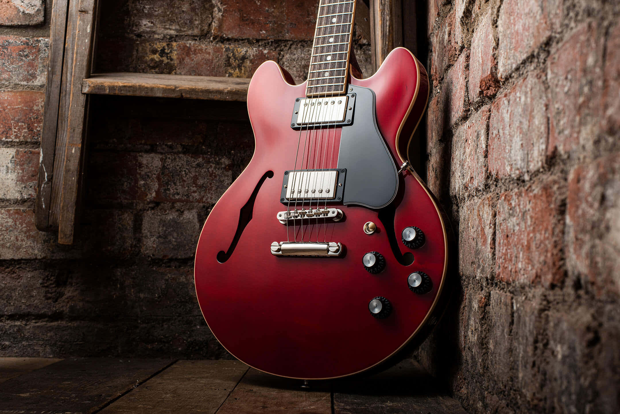 Gibson 335, red, glossy, Full HD Desktop Wallpaper