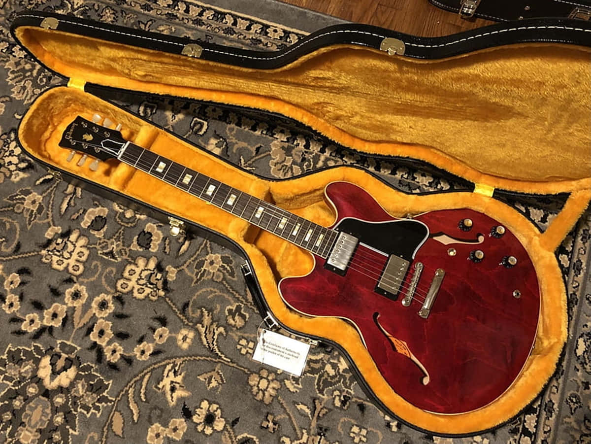 Gibson 335, glossy red, yellow-lined case, SD Desktop Wallpaper