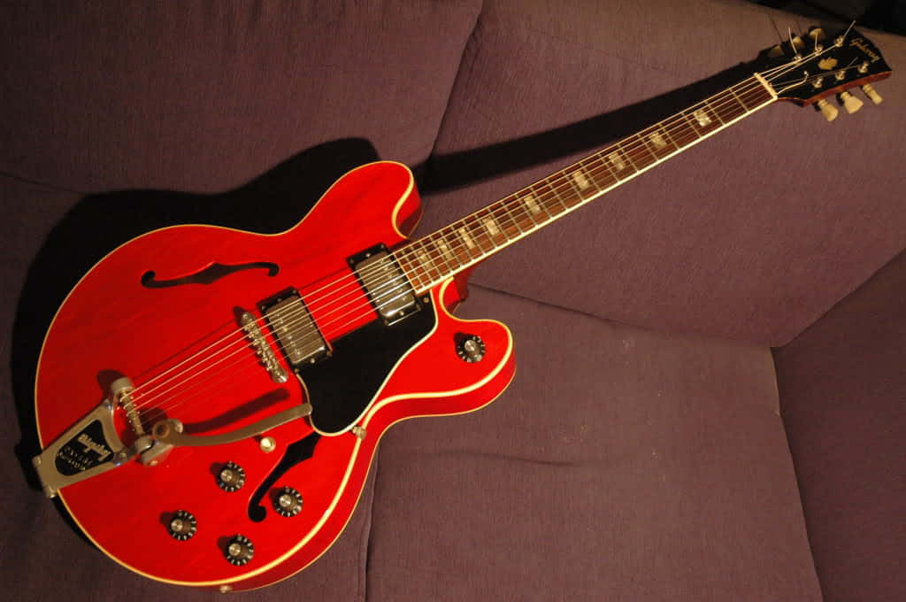 Gibson 335, red, black pickguard, SD Desktop Wallpaper
