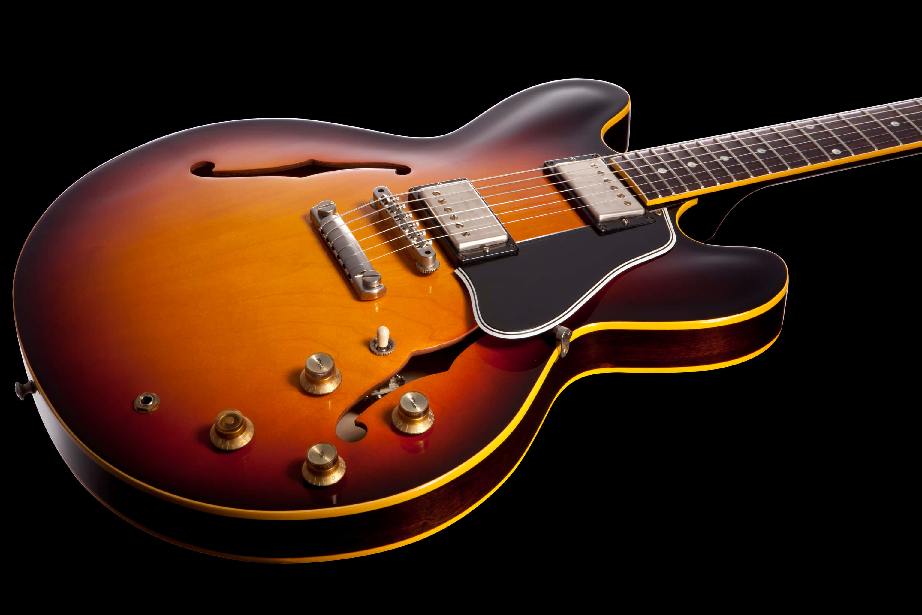 Gibson 335, sunburst, gold trim, 2K Desktop Wallpaper