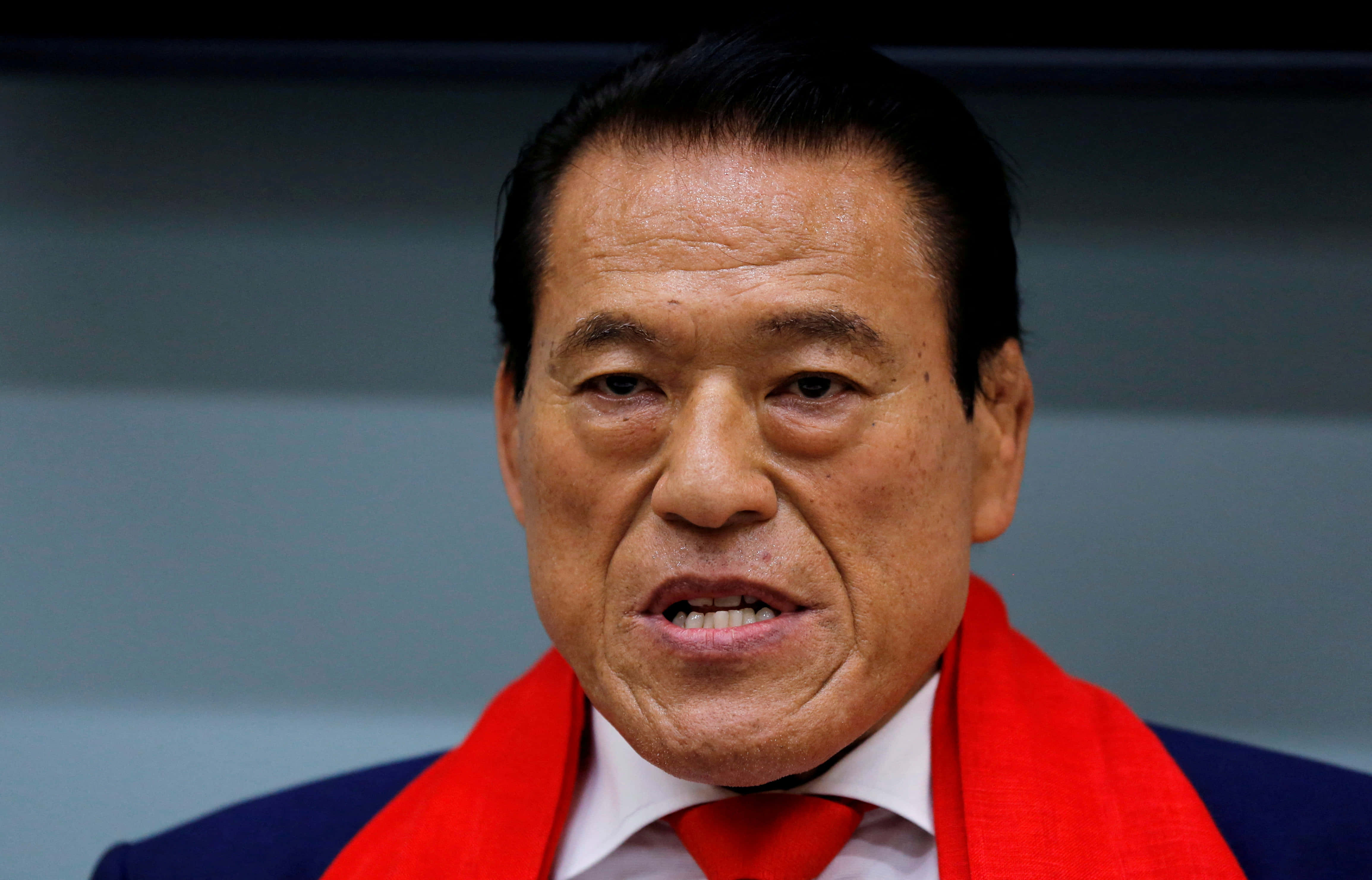 Antonio Inoki, red scarf, tie, 4K Desktop Wallpaper