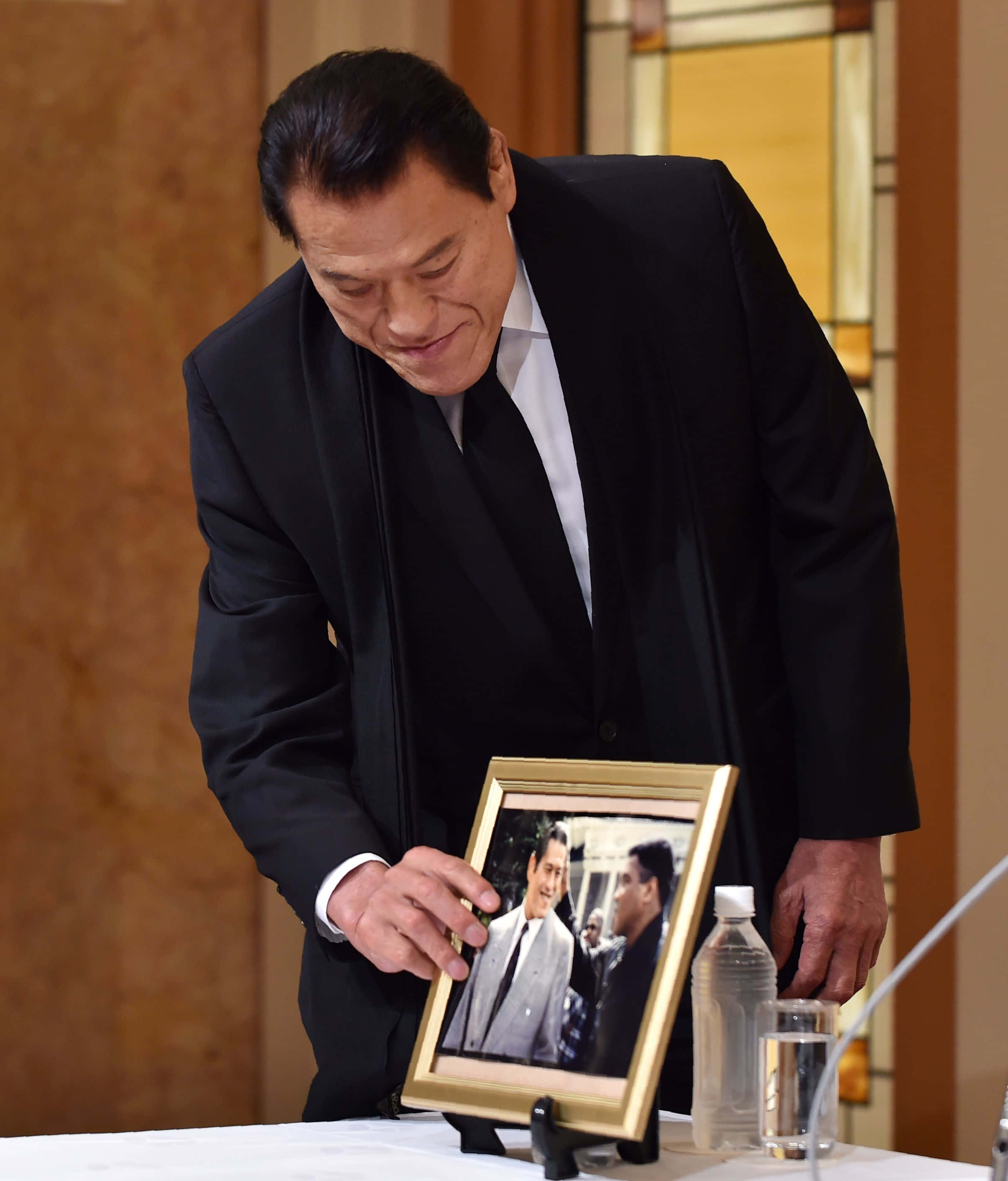 Antonio Inoki, black suit, framed photo, 2K Phone Wallpaper