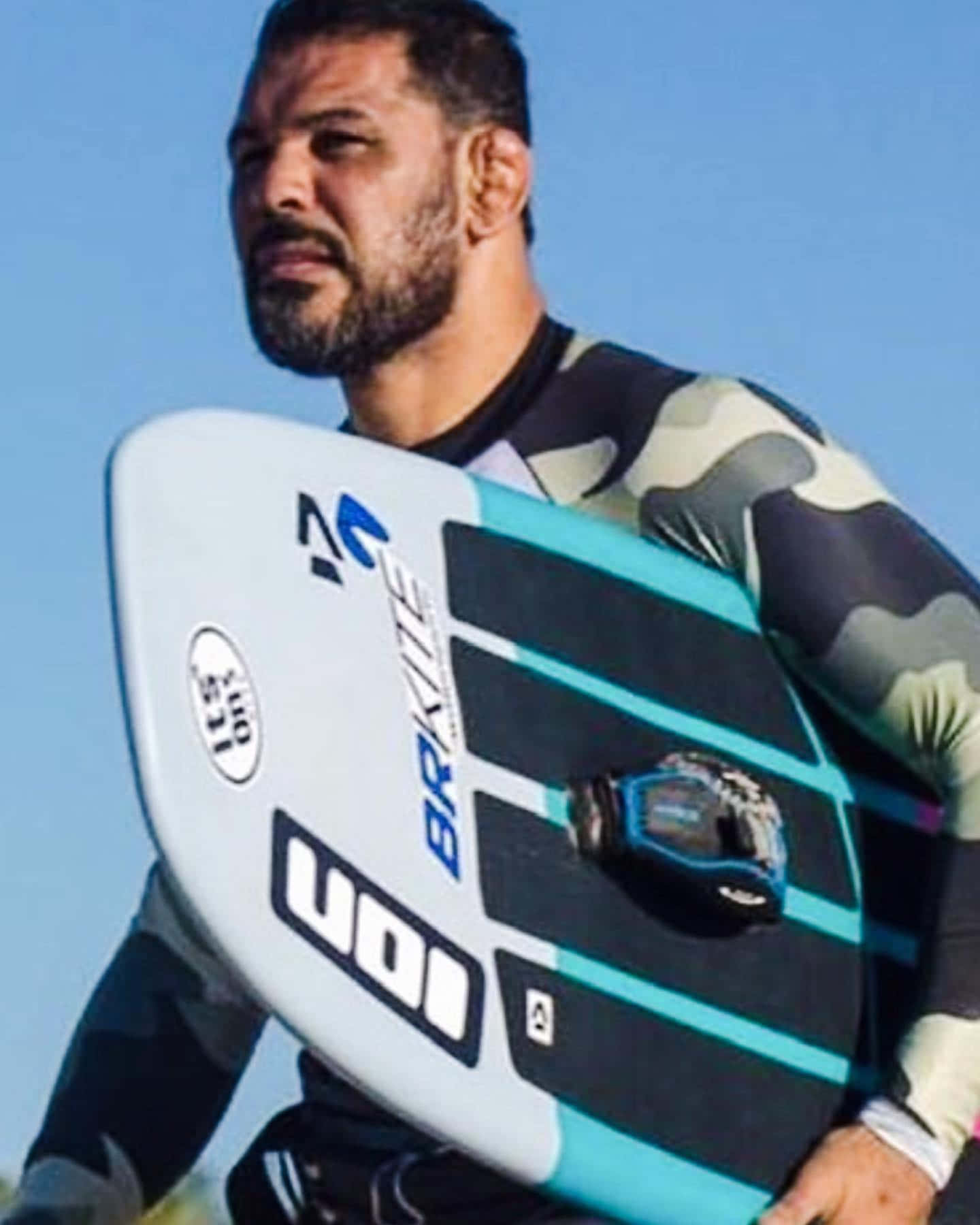 Antônio Rodrigo Nogueira, camouflage wetsuit, branded bodyboard, HD Phone Wallpaper