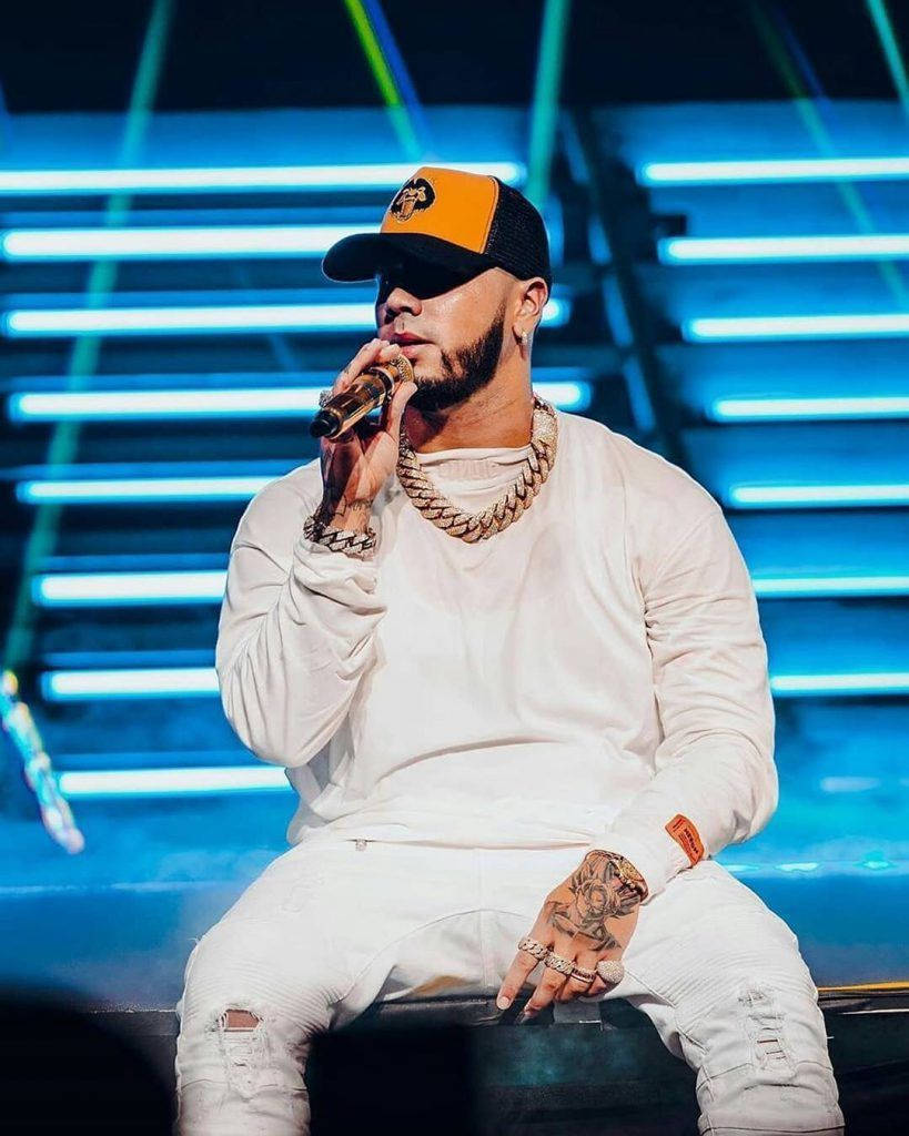 Anuel AA, white outfit, orange cap, SD Phone Wallpaper