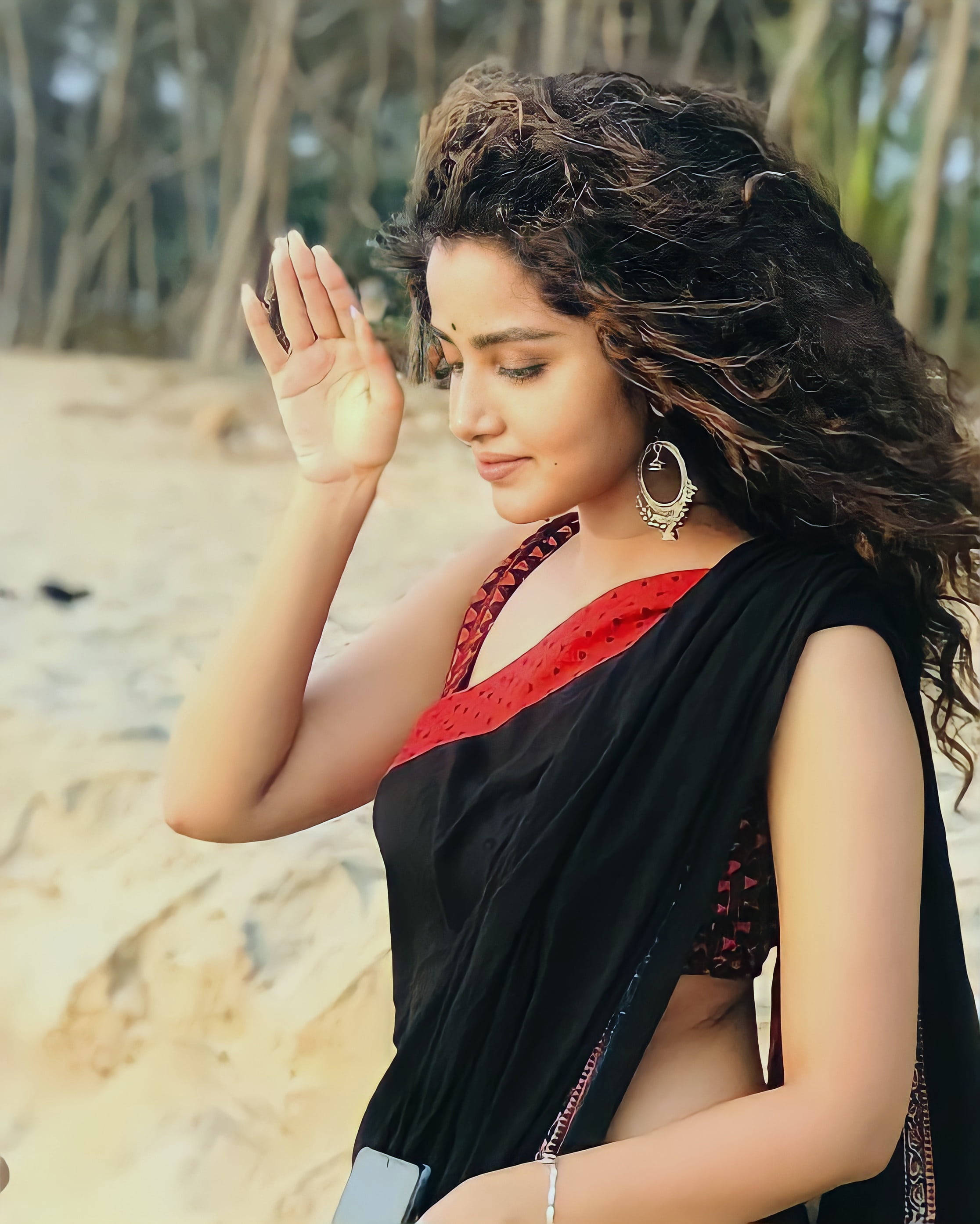 Anupama Parameswaran, beach, black and red sari, 2K Phone Wallpaper