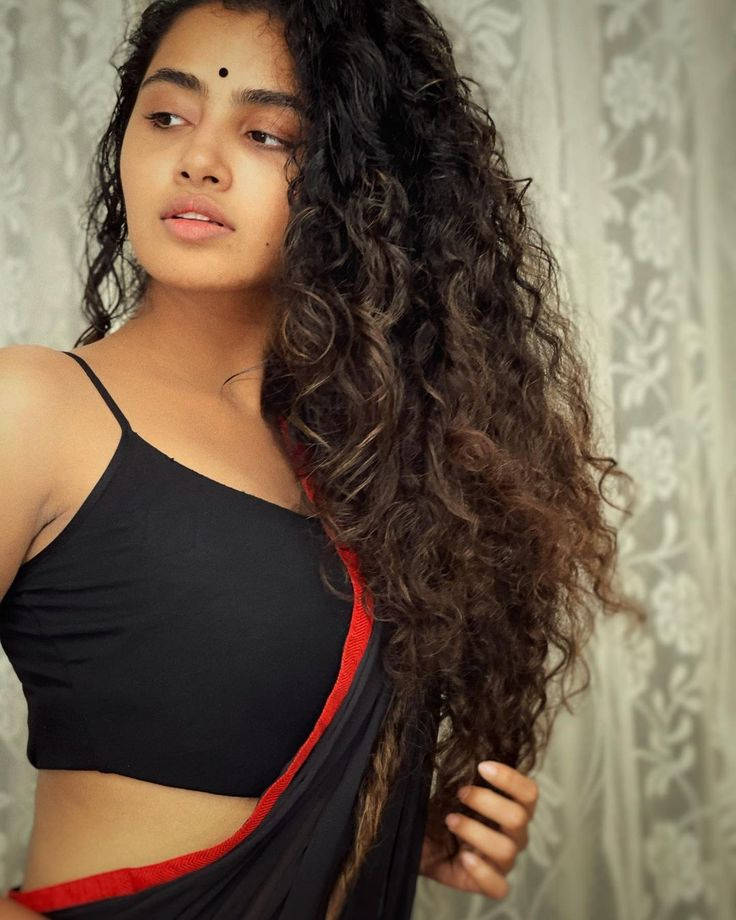 Anupama Parameswaran, black crop top, draped sari, SD Phone Wallpaper