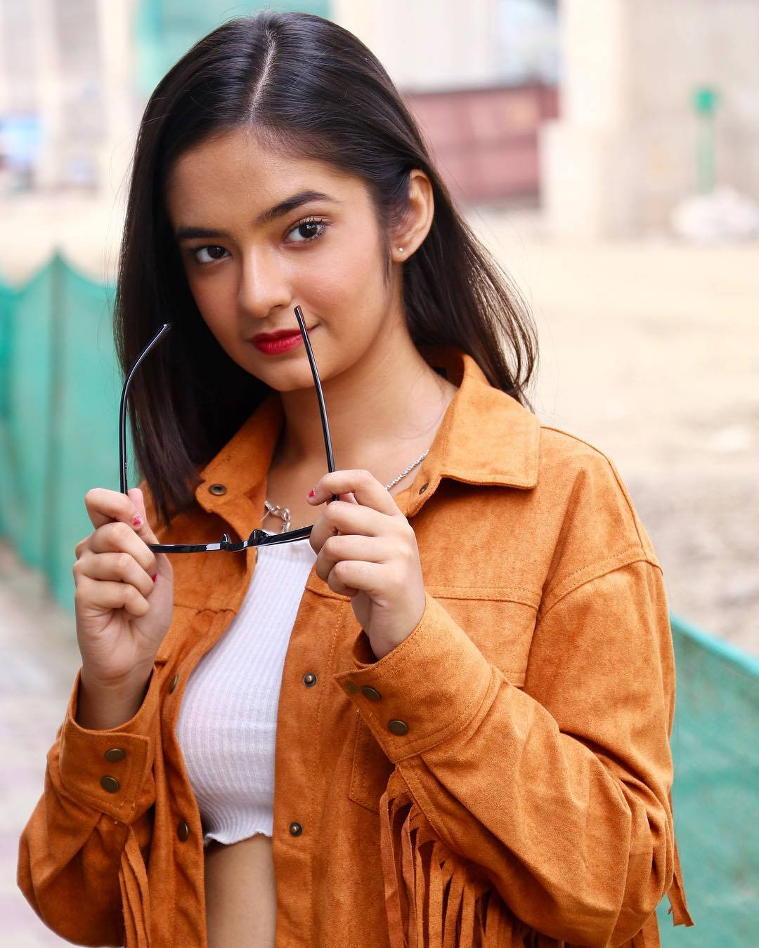 Anushka Sen, rusty orange jacket, black glasses, HD Phone Wallpaper