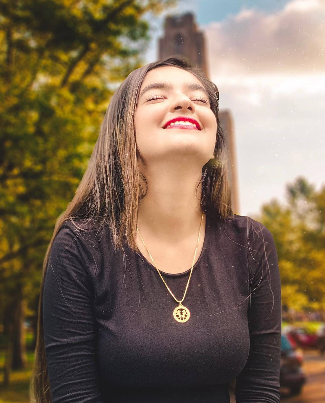 Anushka Sen, black blouse, golden sunlight, HD Phone Wallpaper