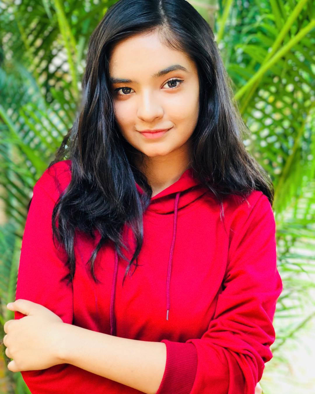 Anushka Sen, red sweatshirt, bright red hoodie, HD Phone Wallpaper