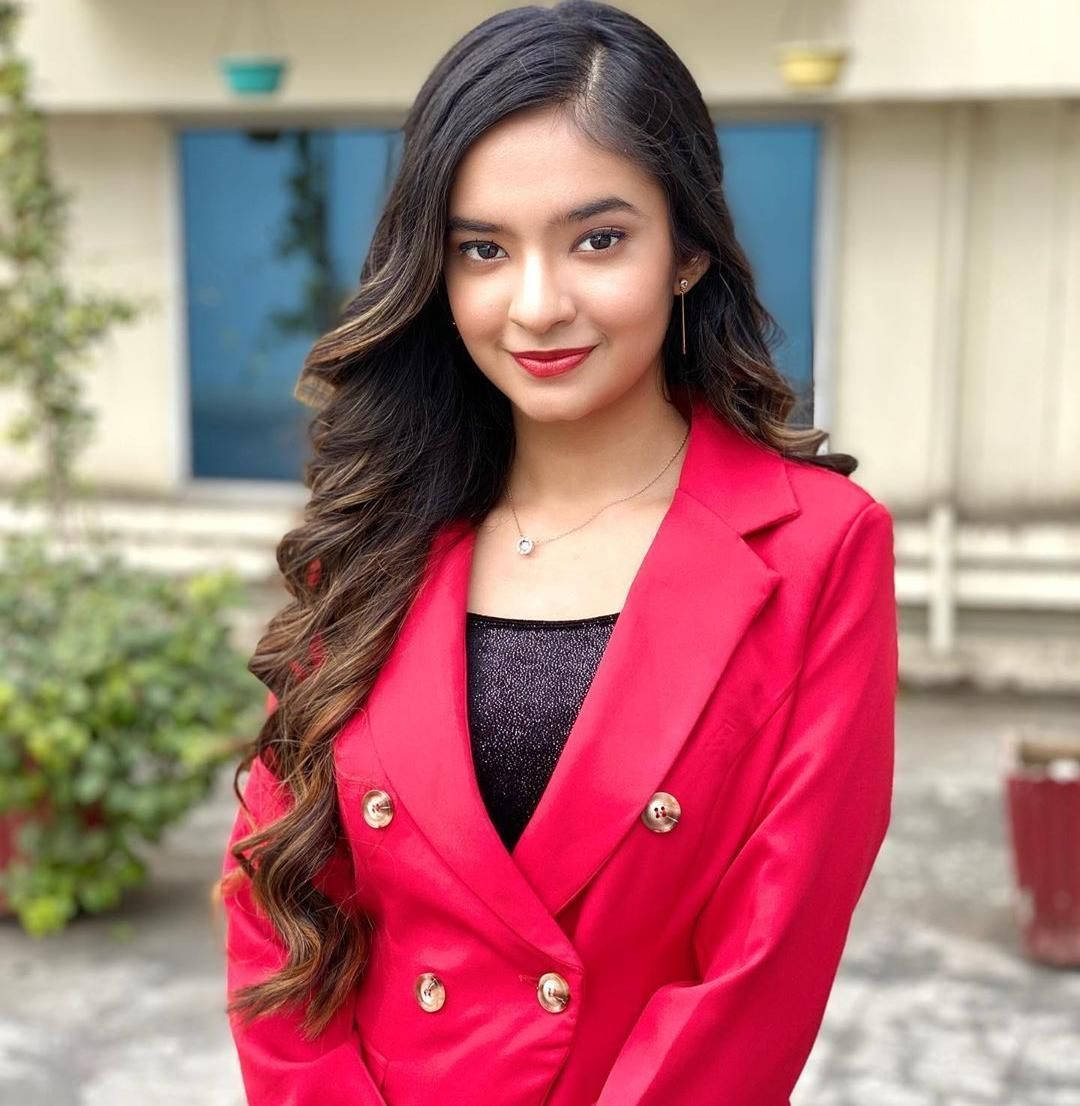 Anushka Sen, bright red blazer, long wavy hair, SD Phone Wallpaper